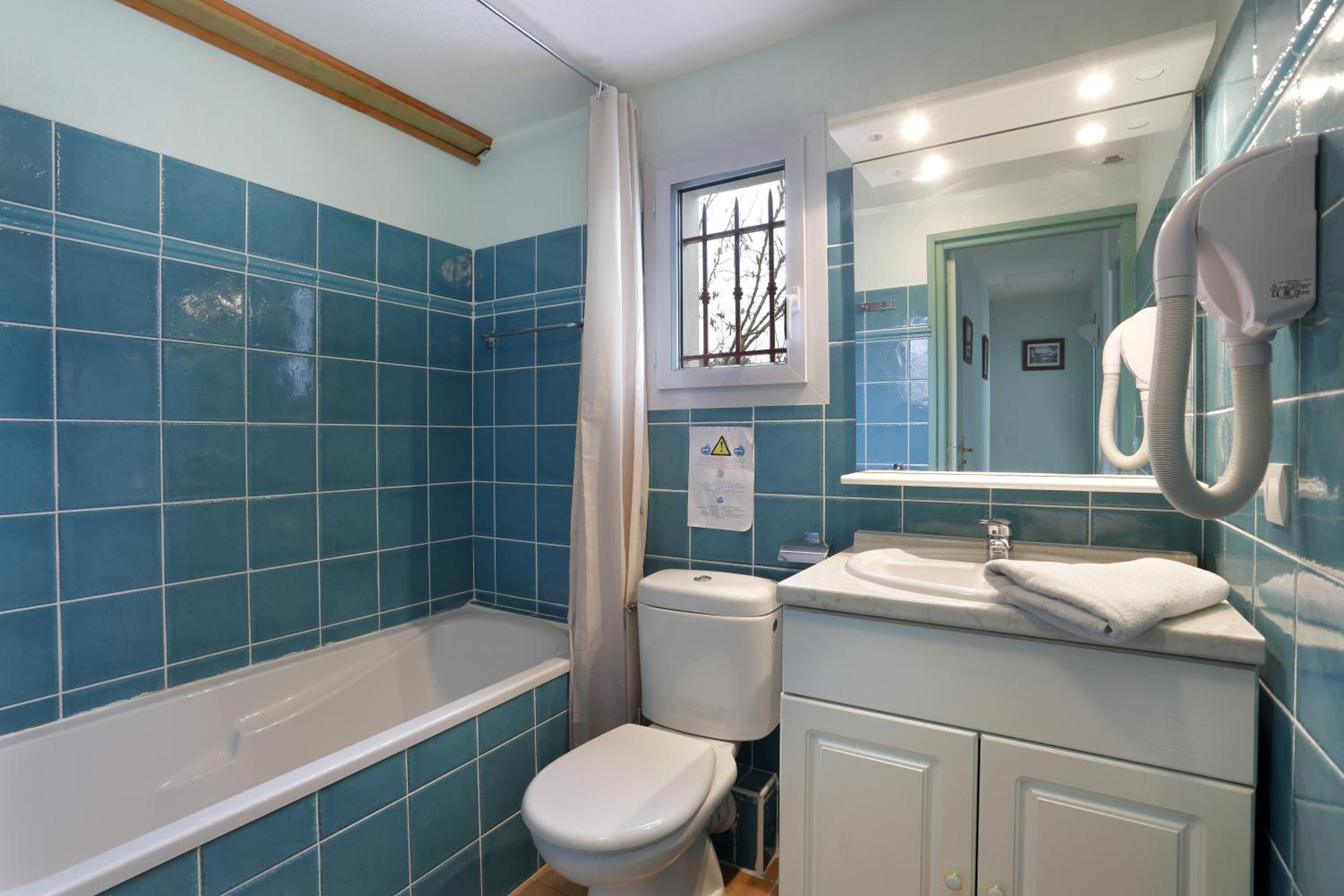 Duplex Three-Bedroom House photo 2