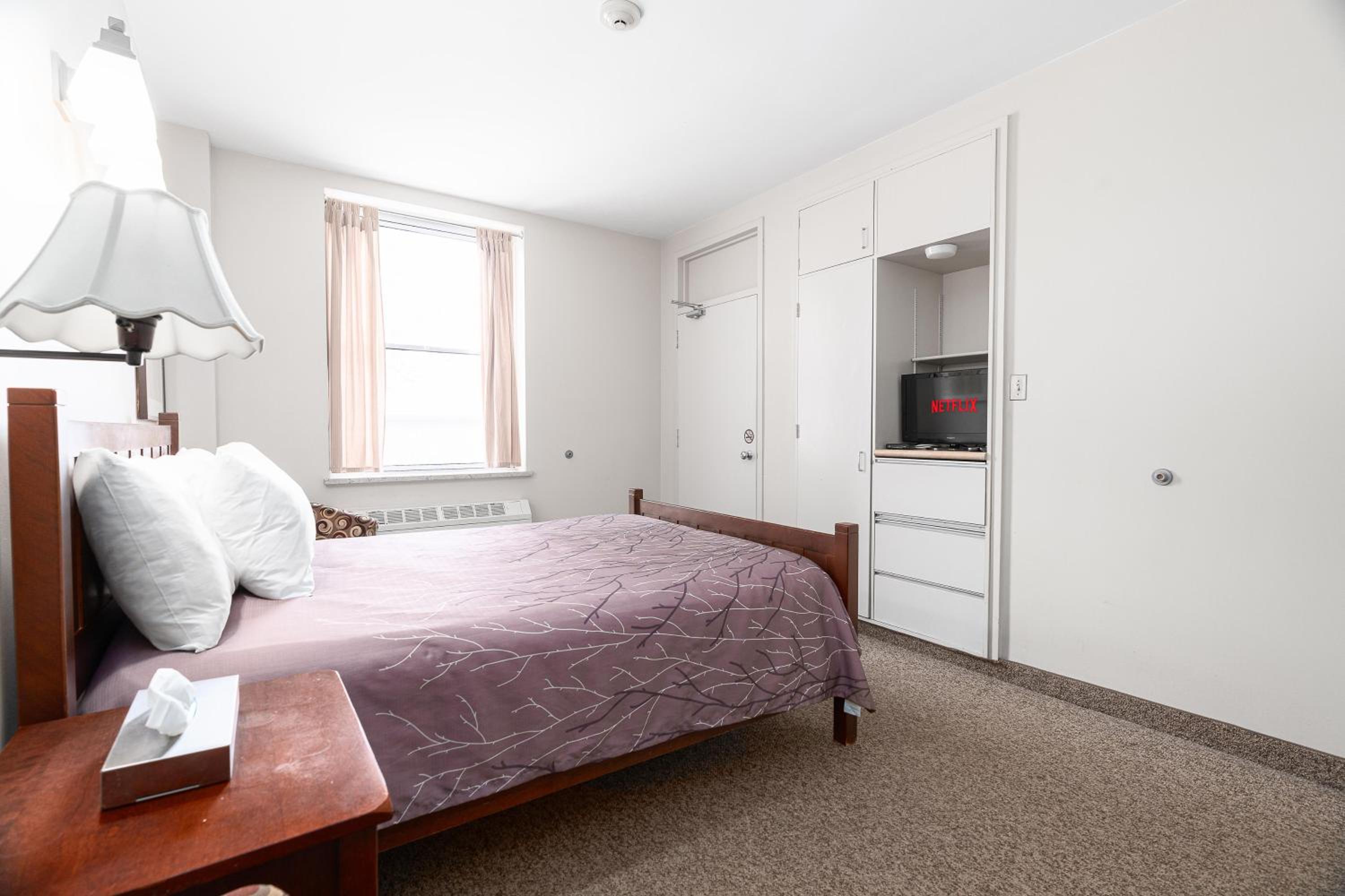 Queen Bed with Full Bathroom