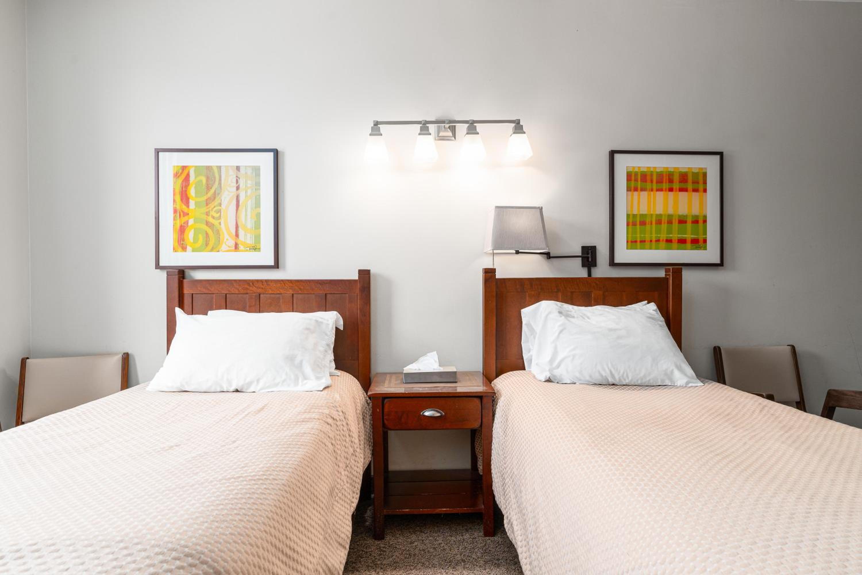 2 Single Beds with Full Bathroom