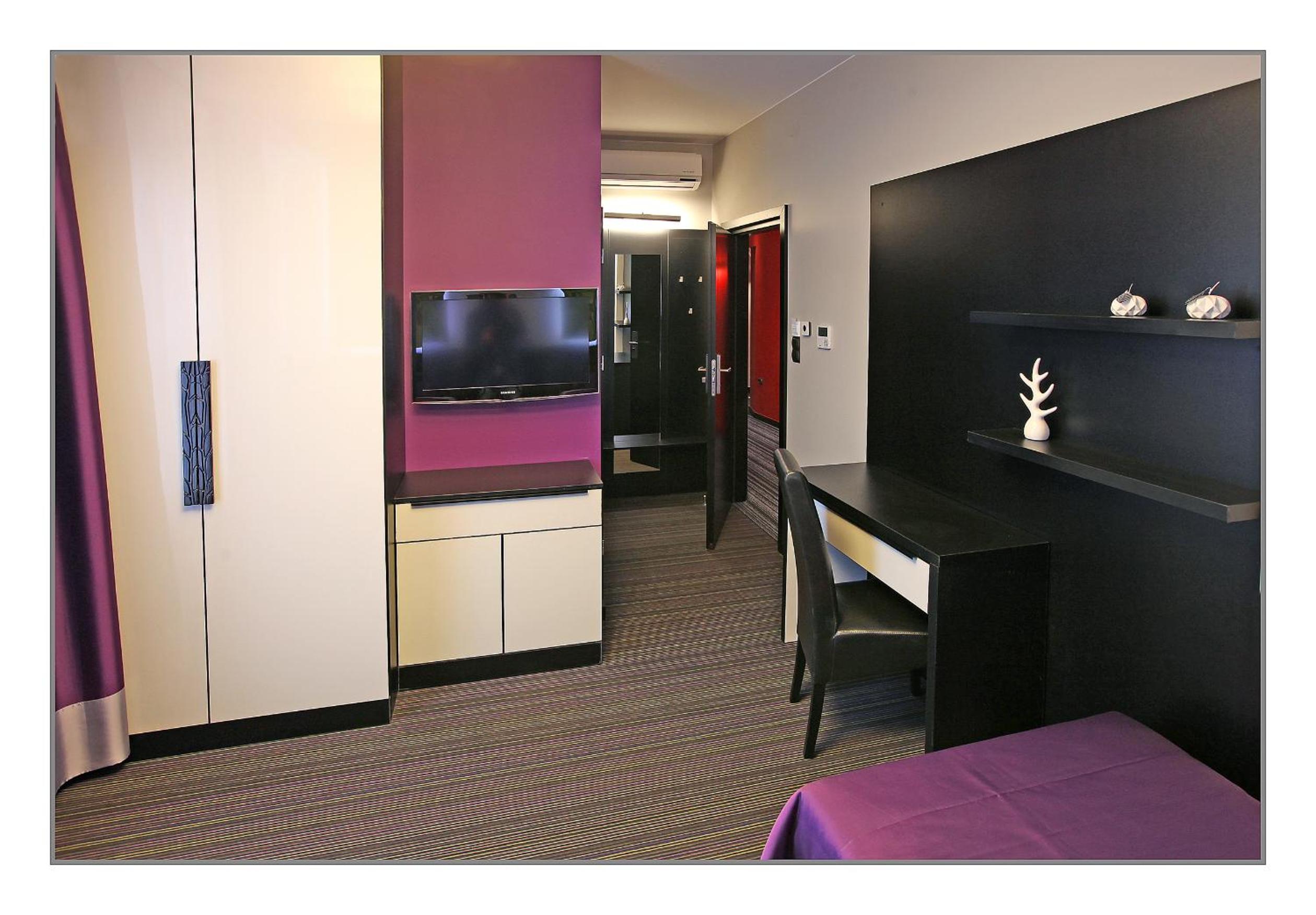 Twin Room with Bathroom photo 3