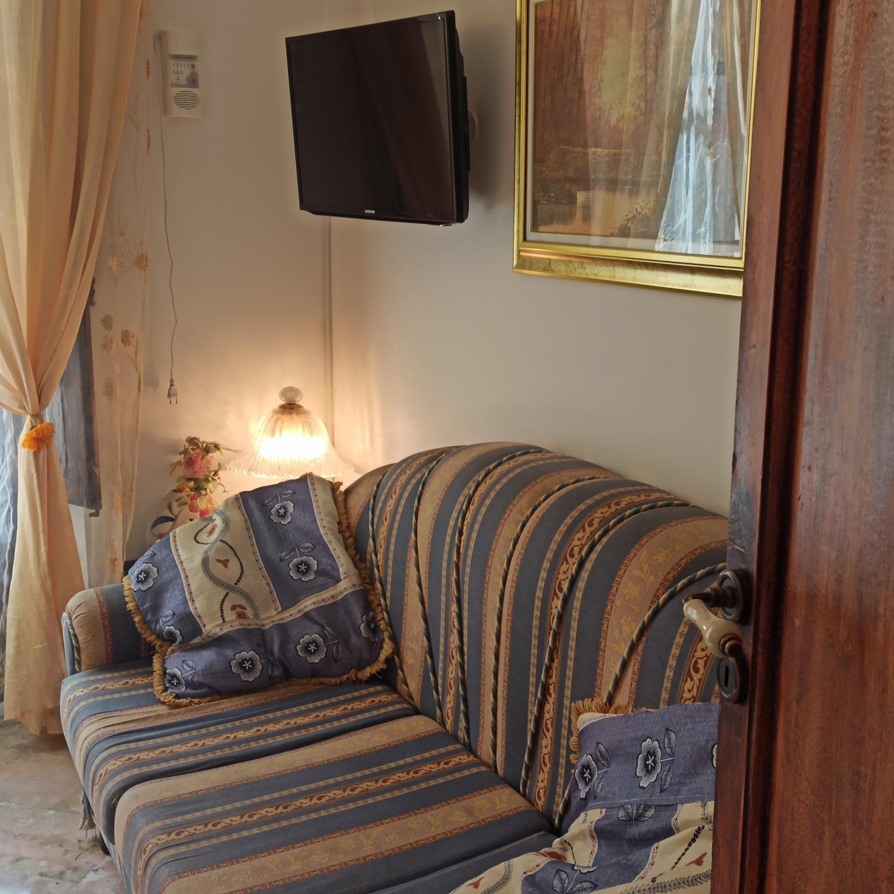 Double Room with Shared Bathroom and Balcony