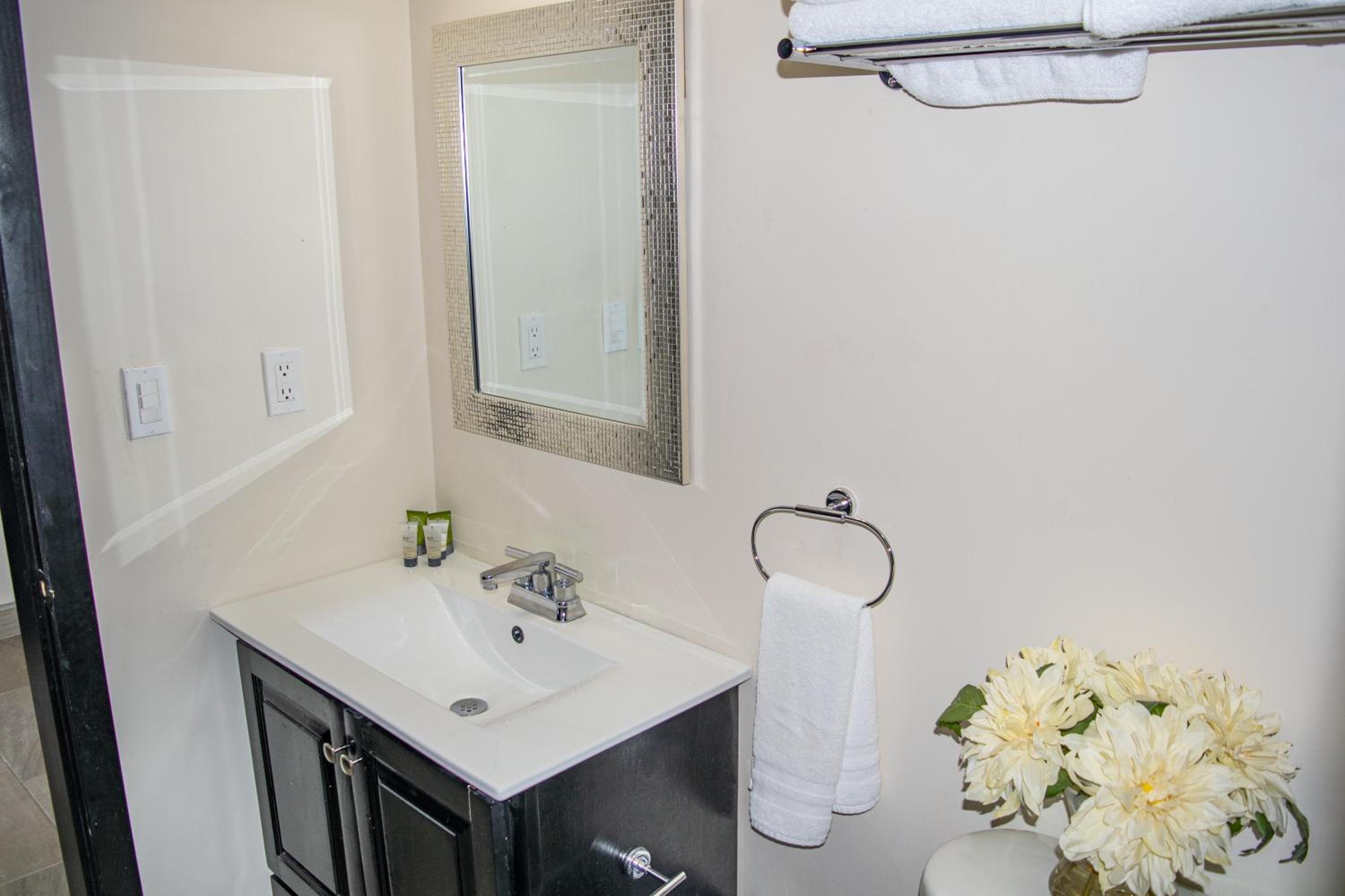 Budget Double Room - Photo 6