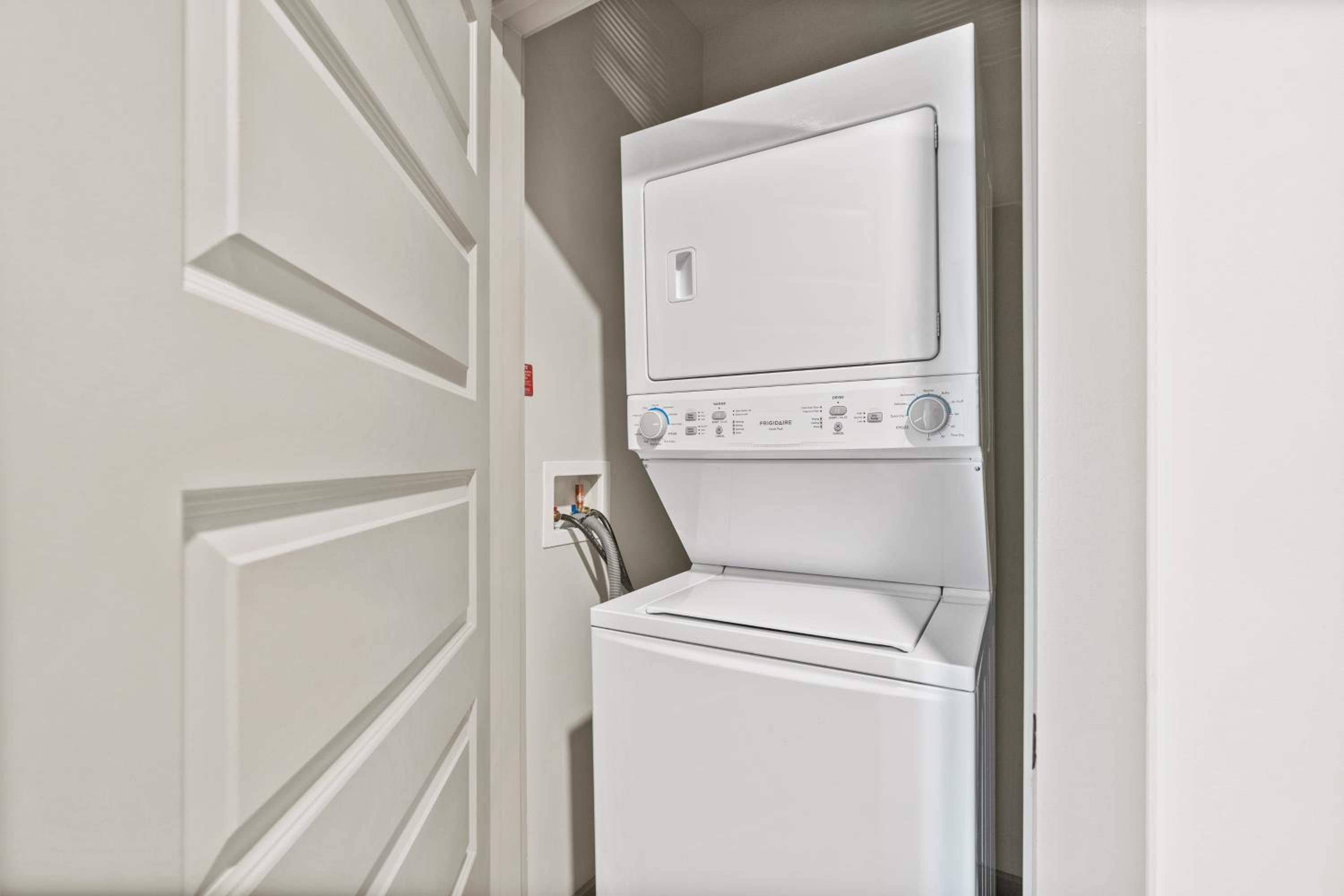 Premium Two Bedroom Apartment With Den And Balcony photo 3