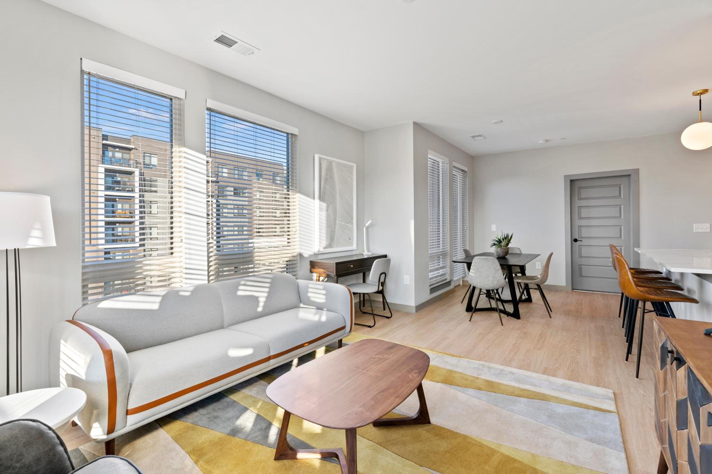 Three Bedroom Apartment With Balcony photo 2