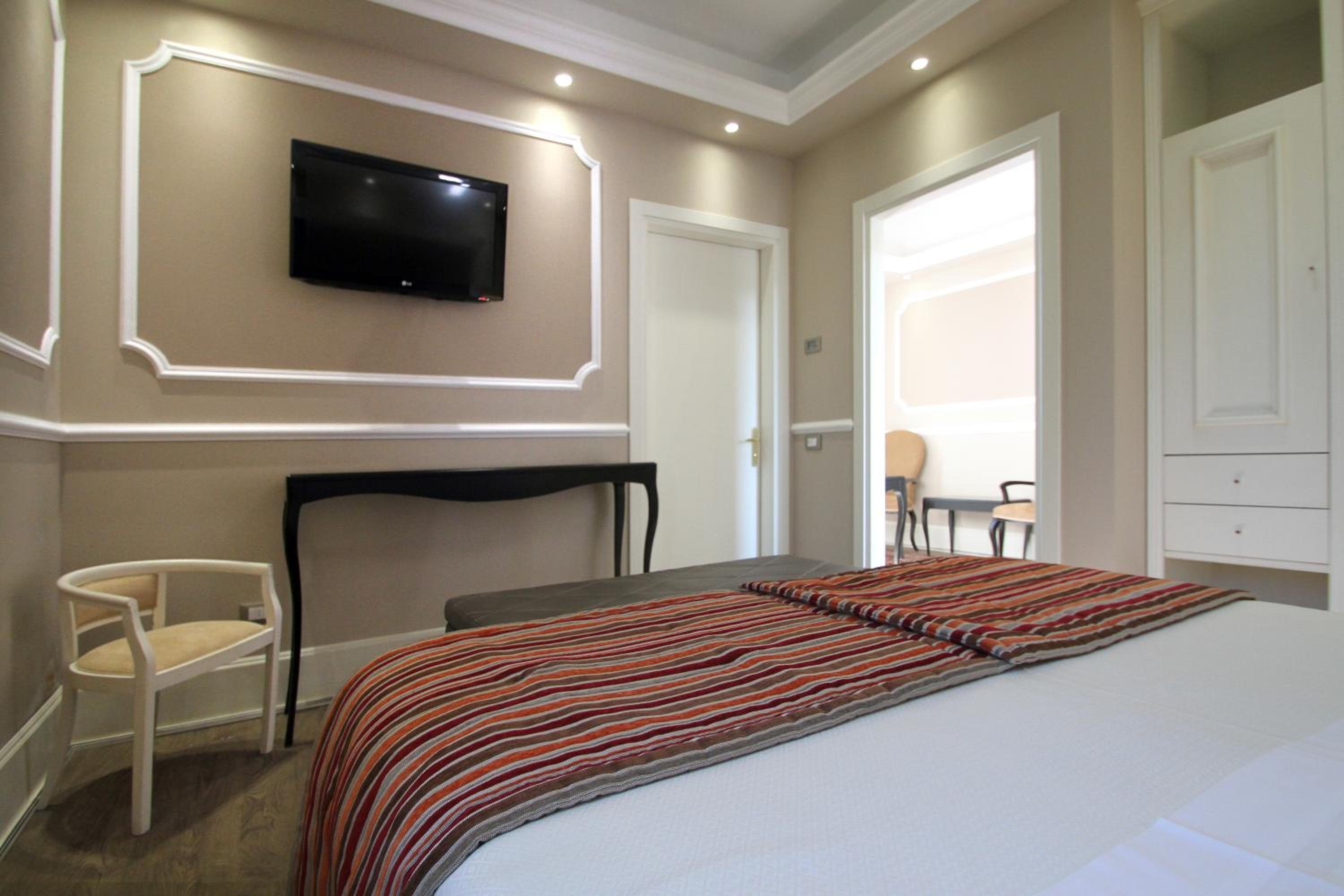 Suite - Photo 4
