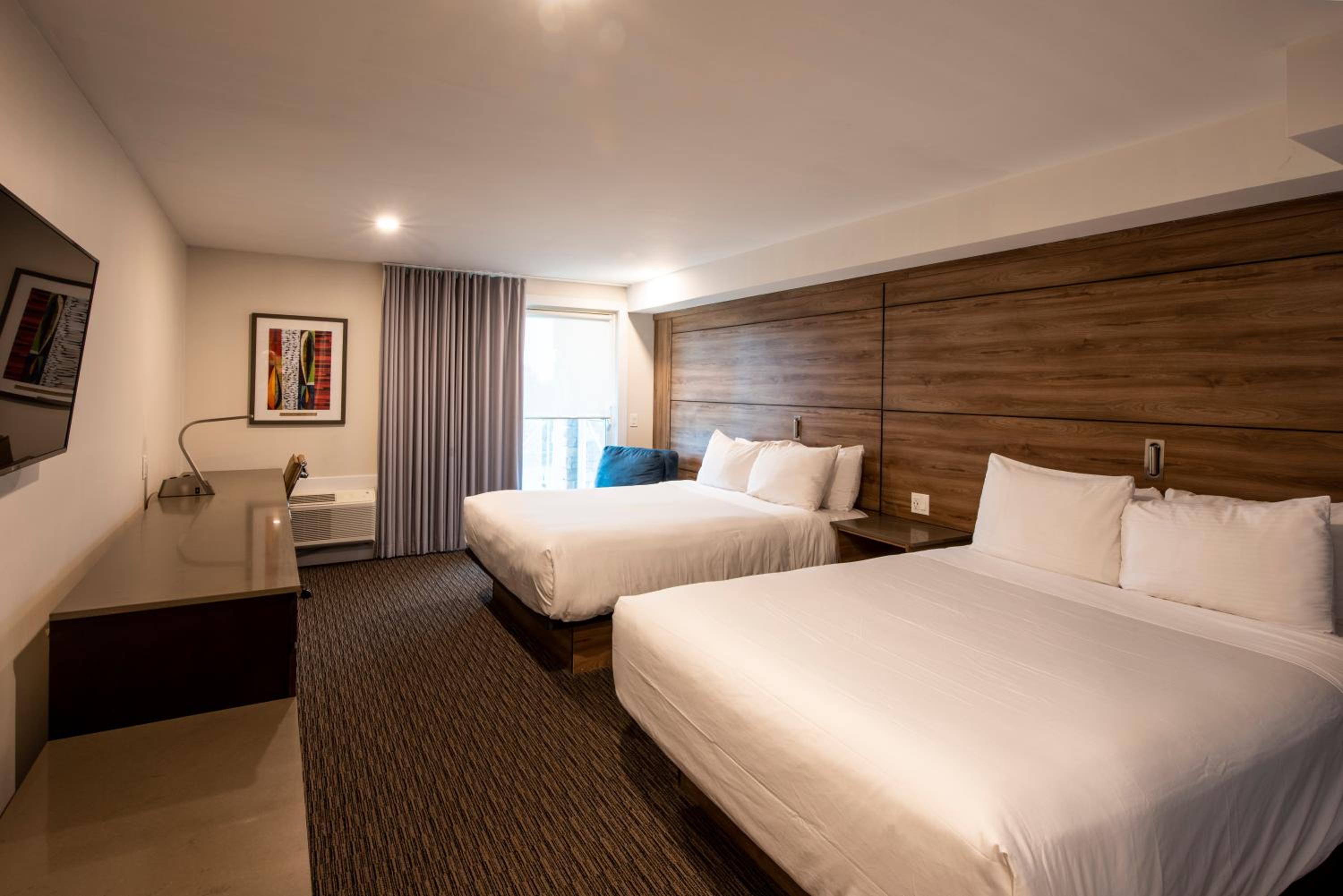 Premium Room with Two Queen Beds - No Pets - Photo 2