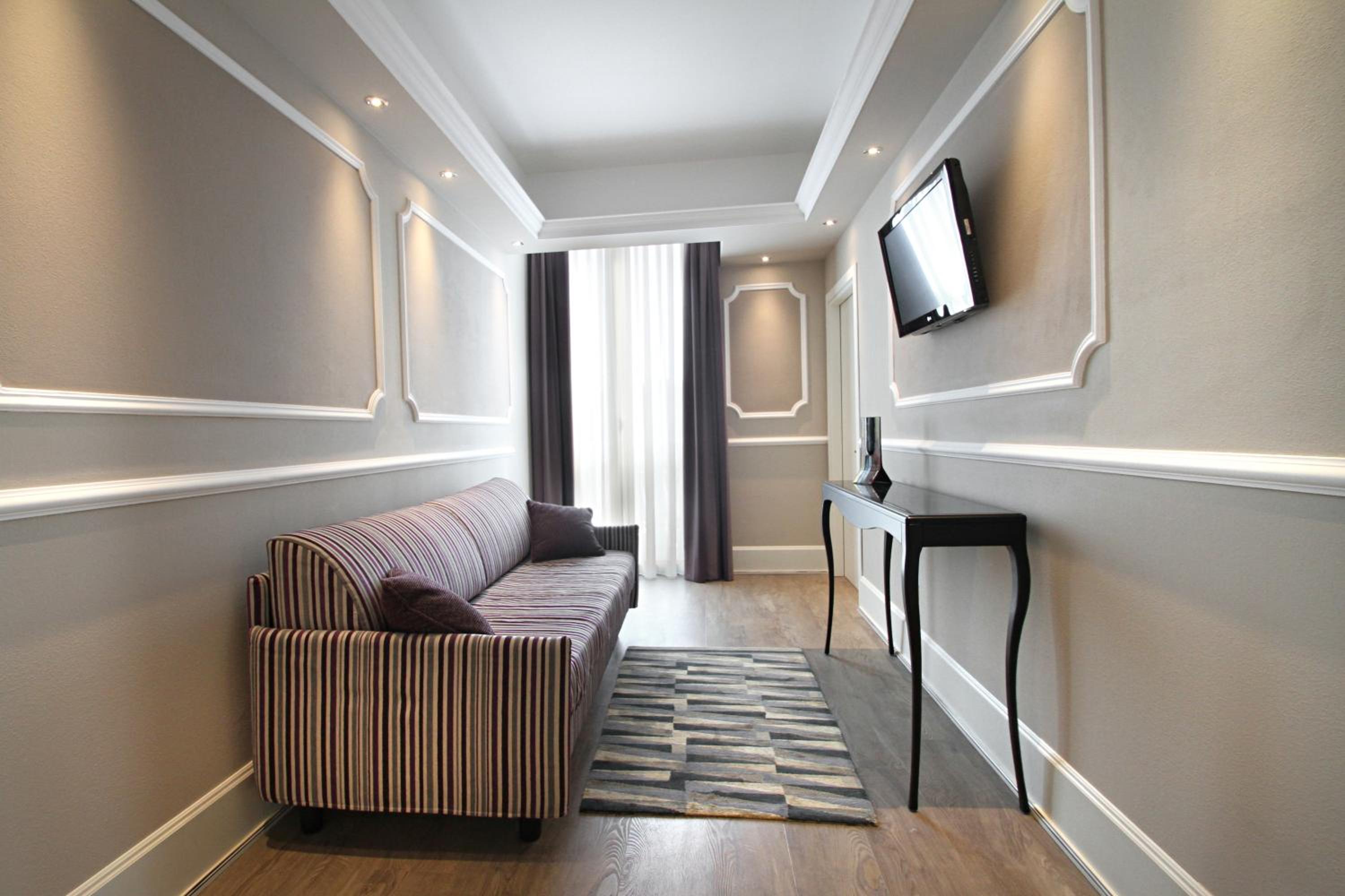 Suite - Photo 14