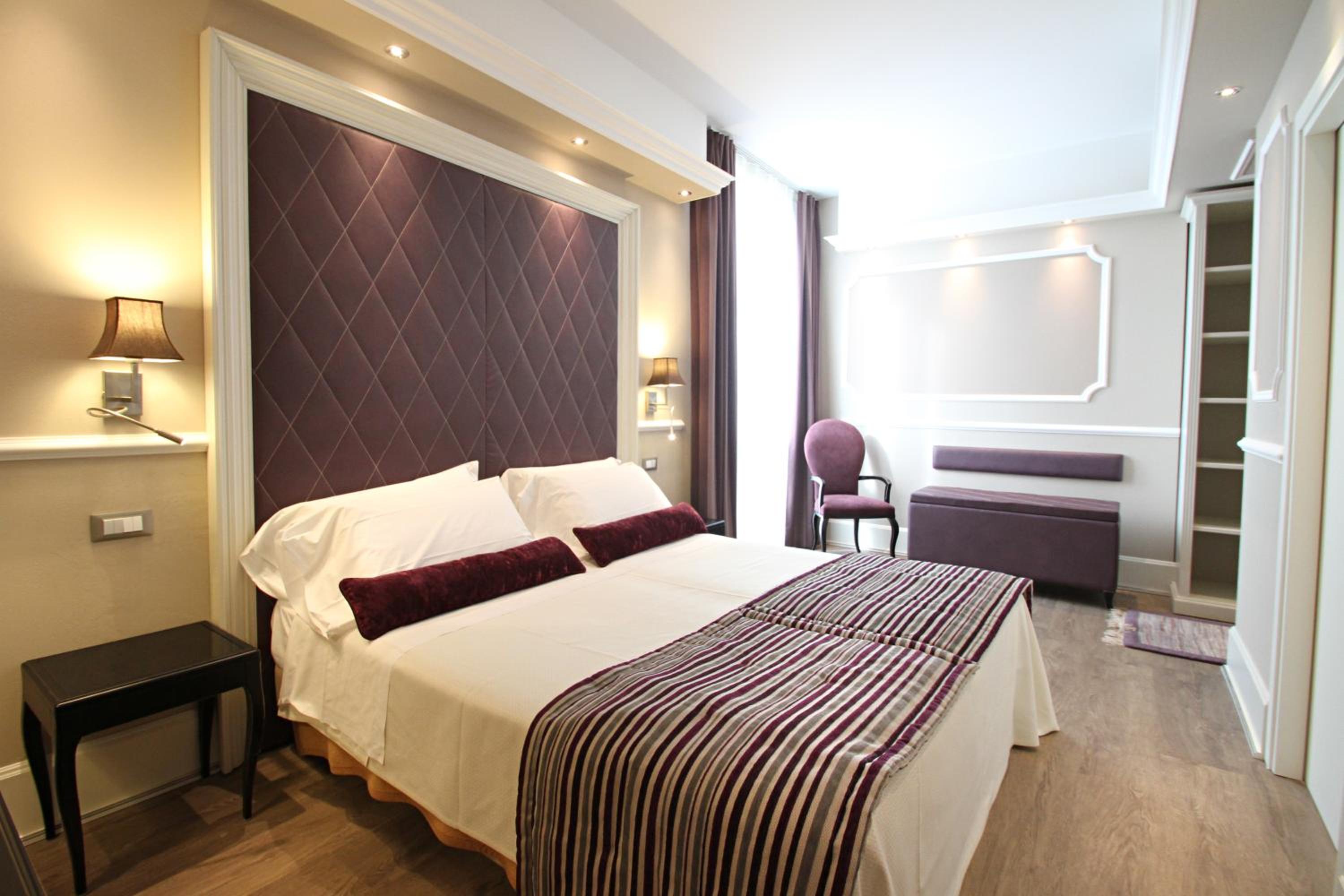 Suite - Photo 18