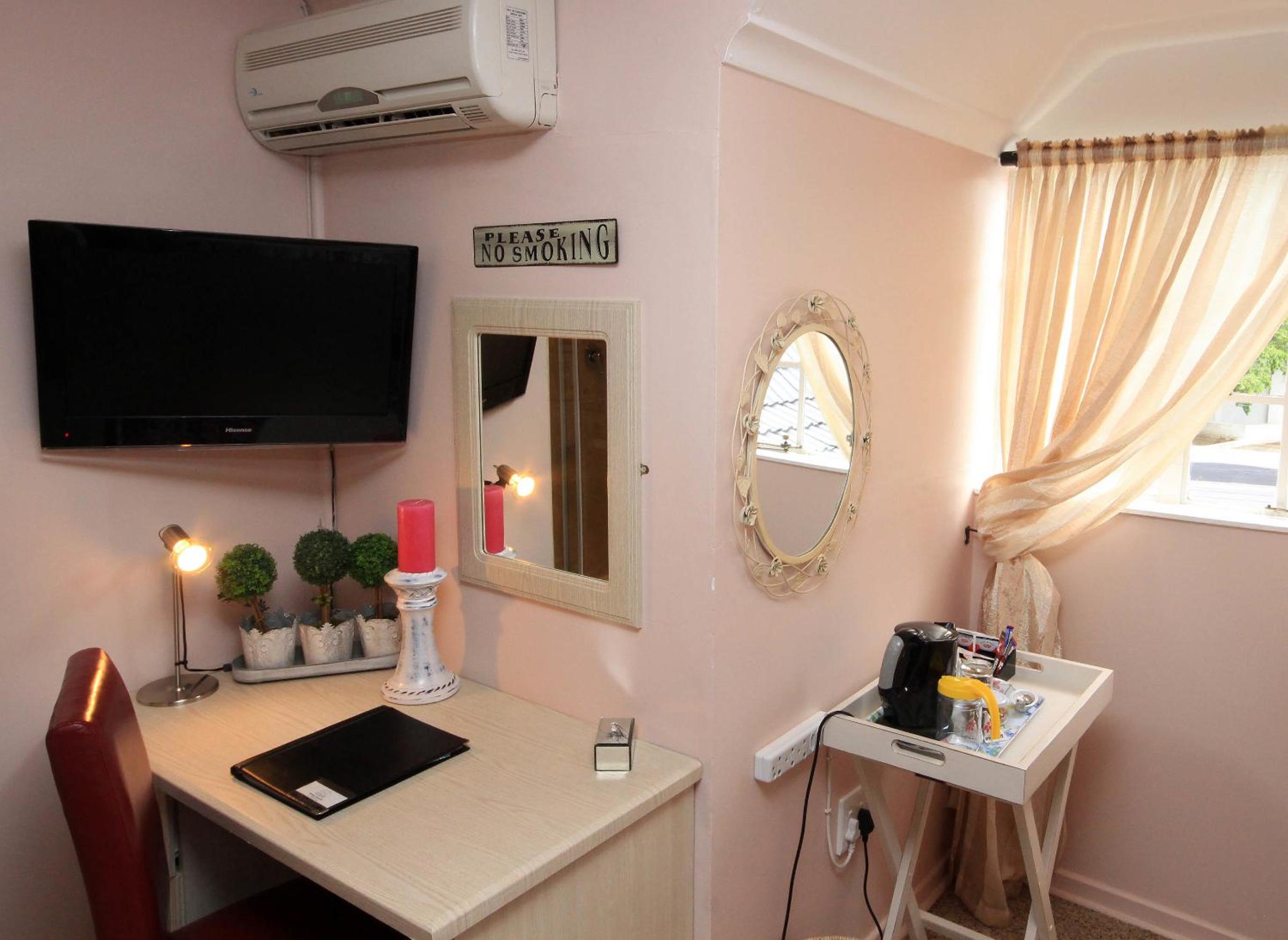 Twin Room - Photo 3
