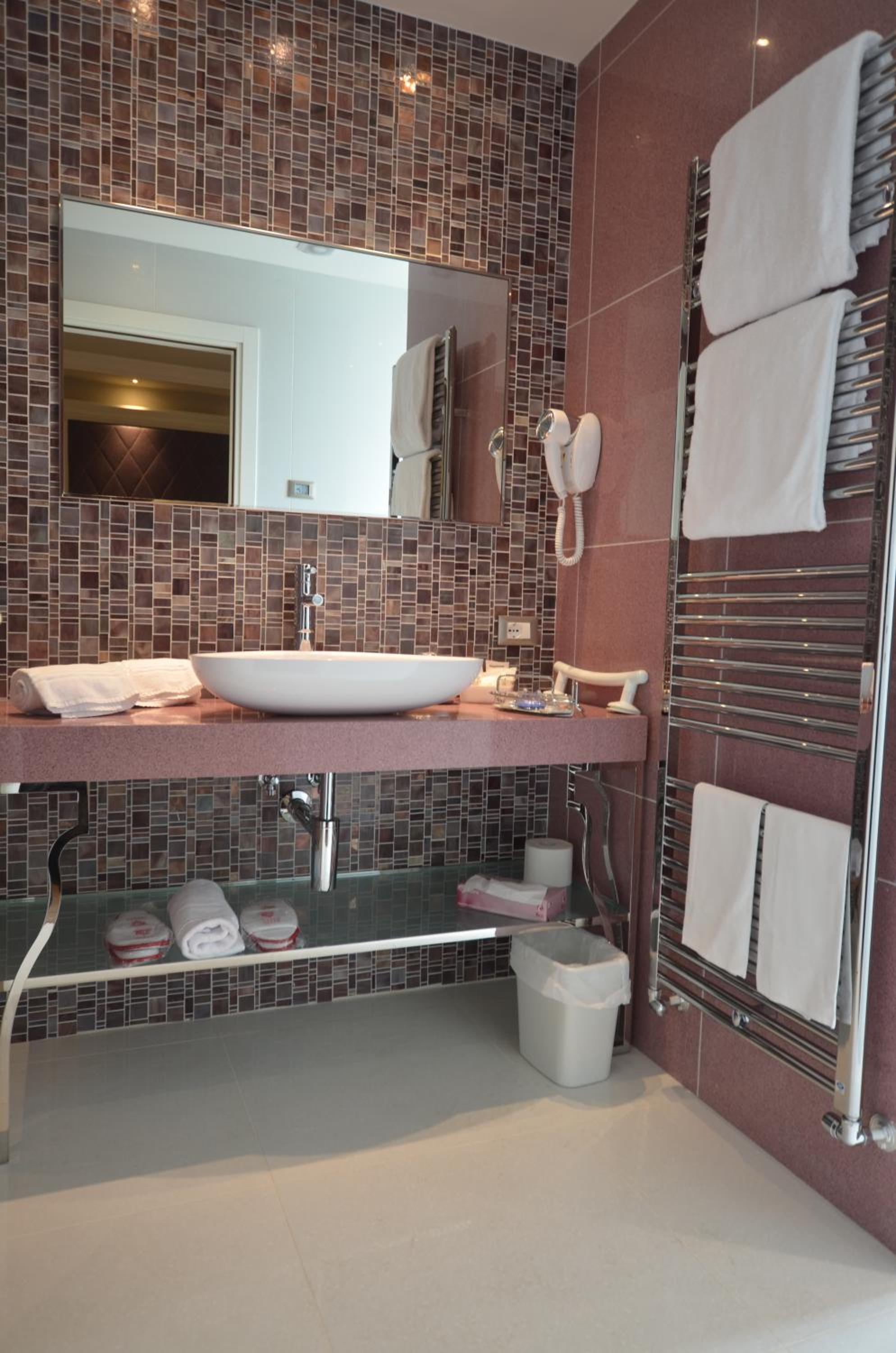 Suite - Photo 22