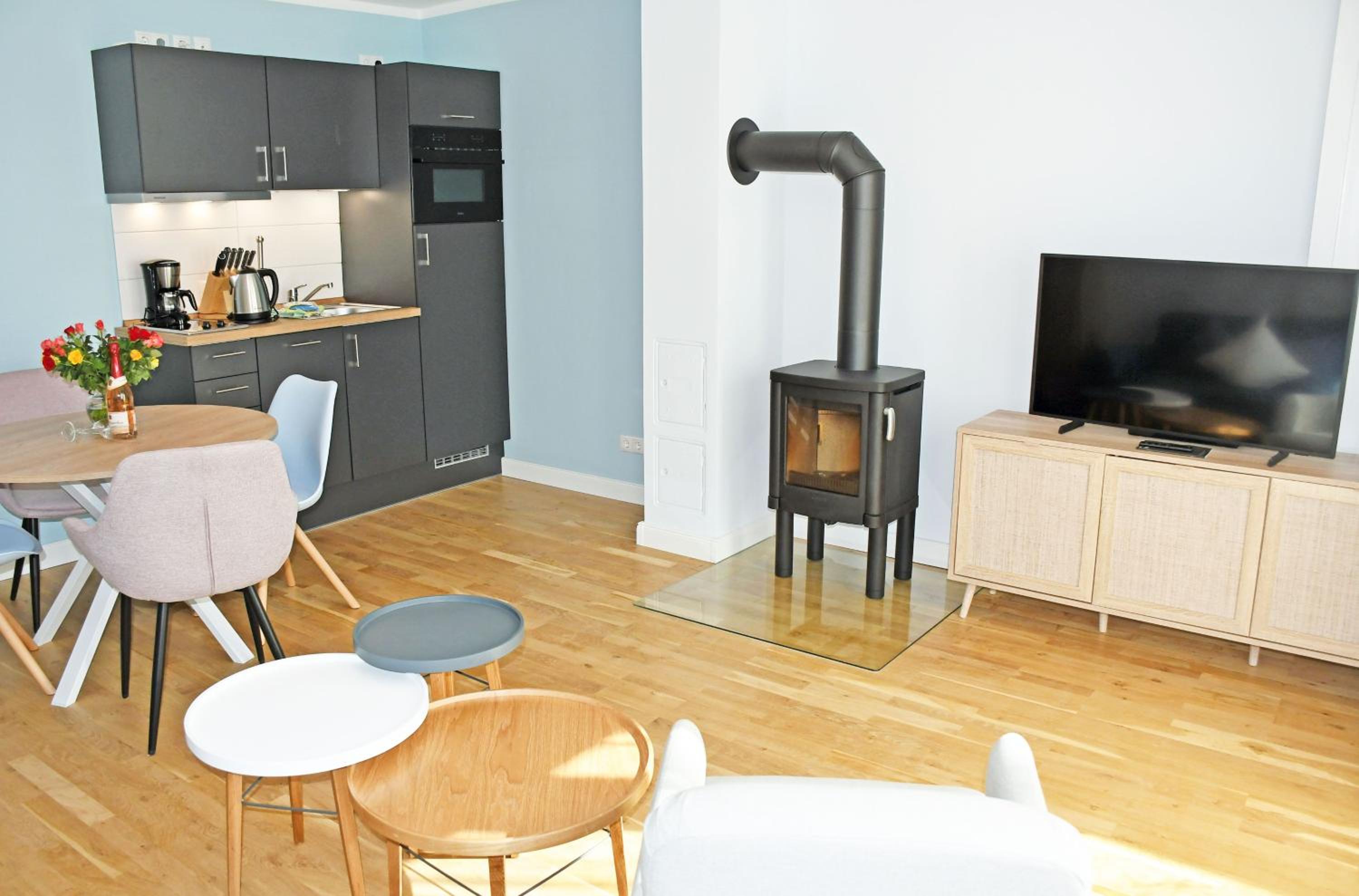 One-Bedroom Apartment with Balcony and Terrace photo 3