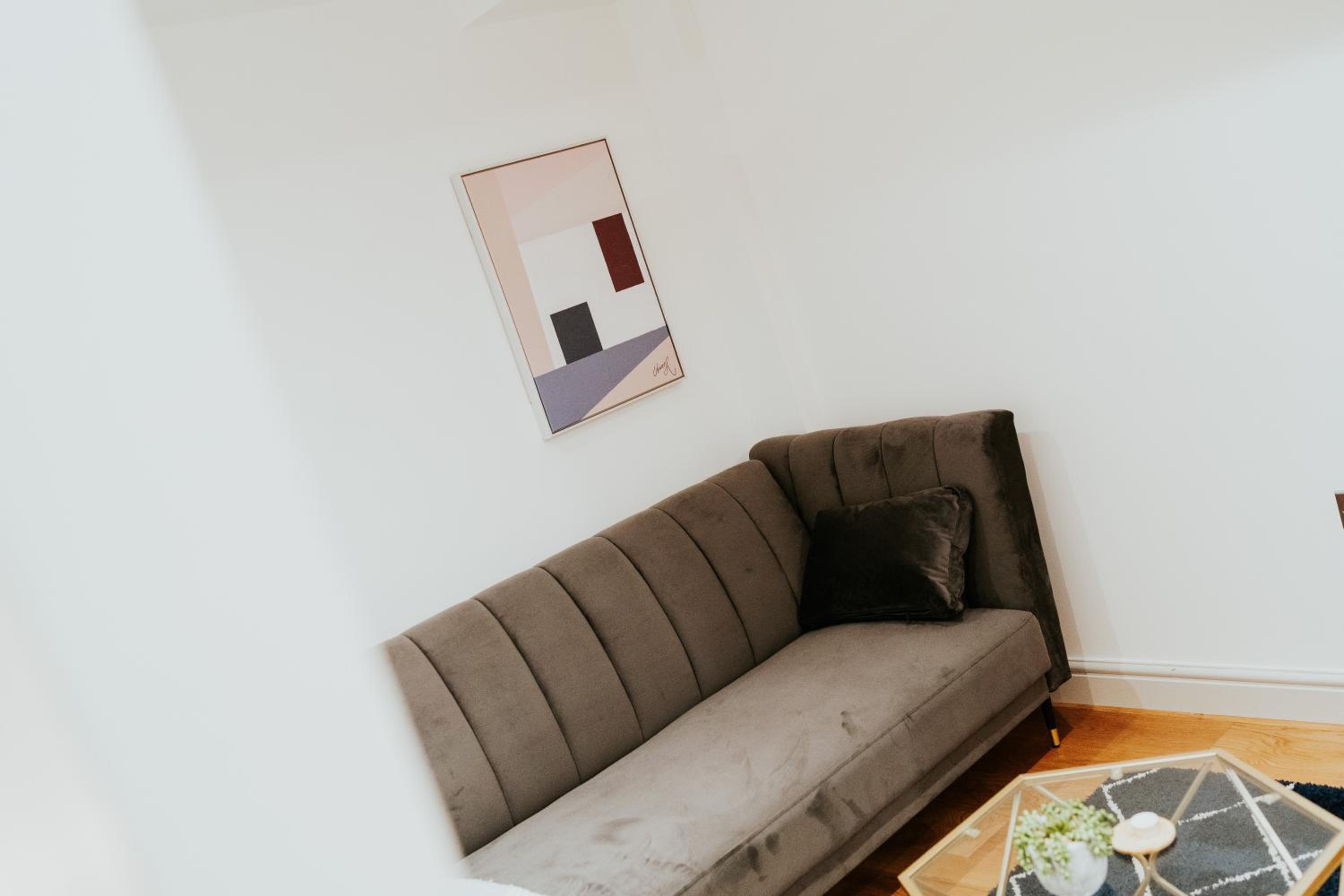One-Bedroom Apartment - Photo 5