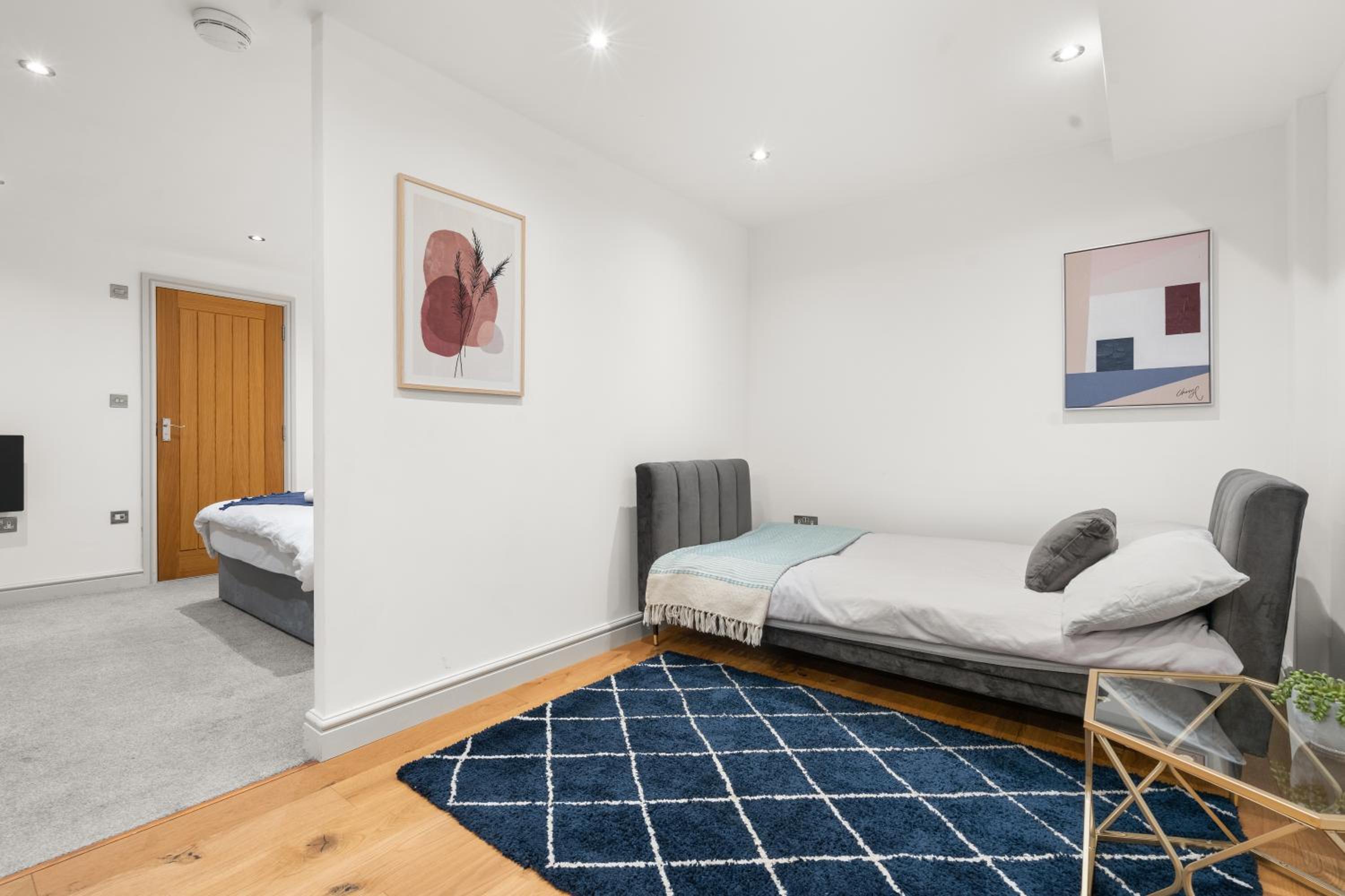 One-Bedroom Apartment - Photo 11