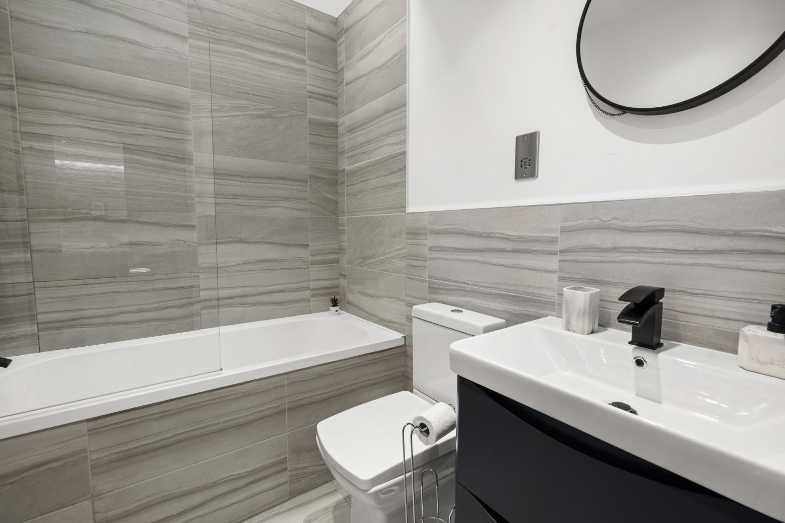 Two-Bedroom Apartment - Photo 19