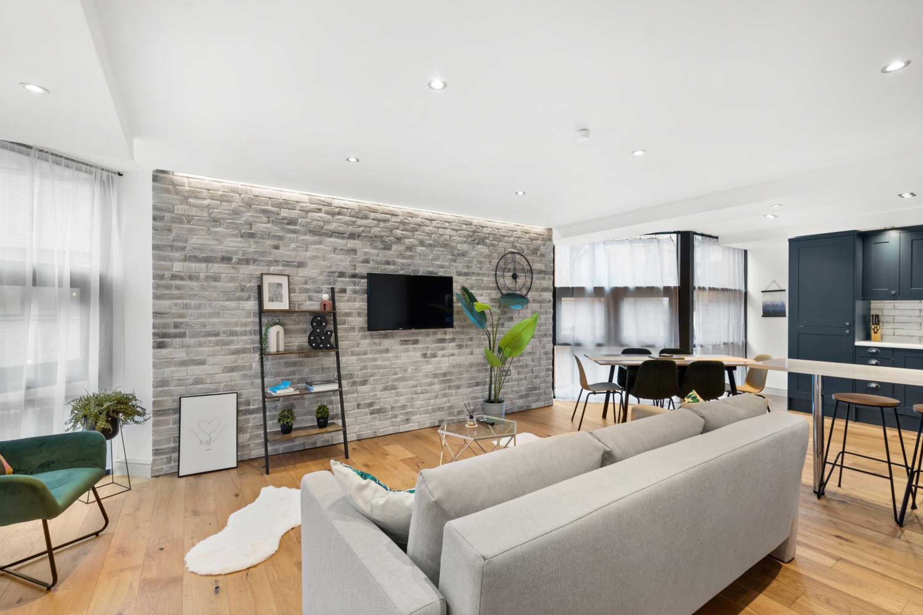 Two-Bedroom Apartment - Photo 24