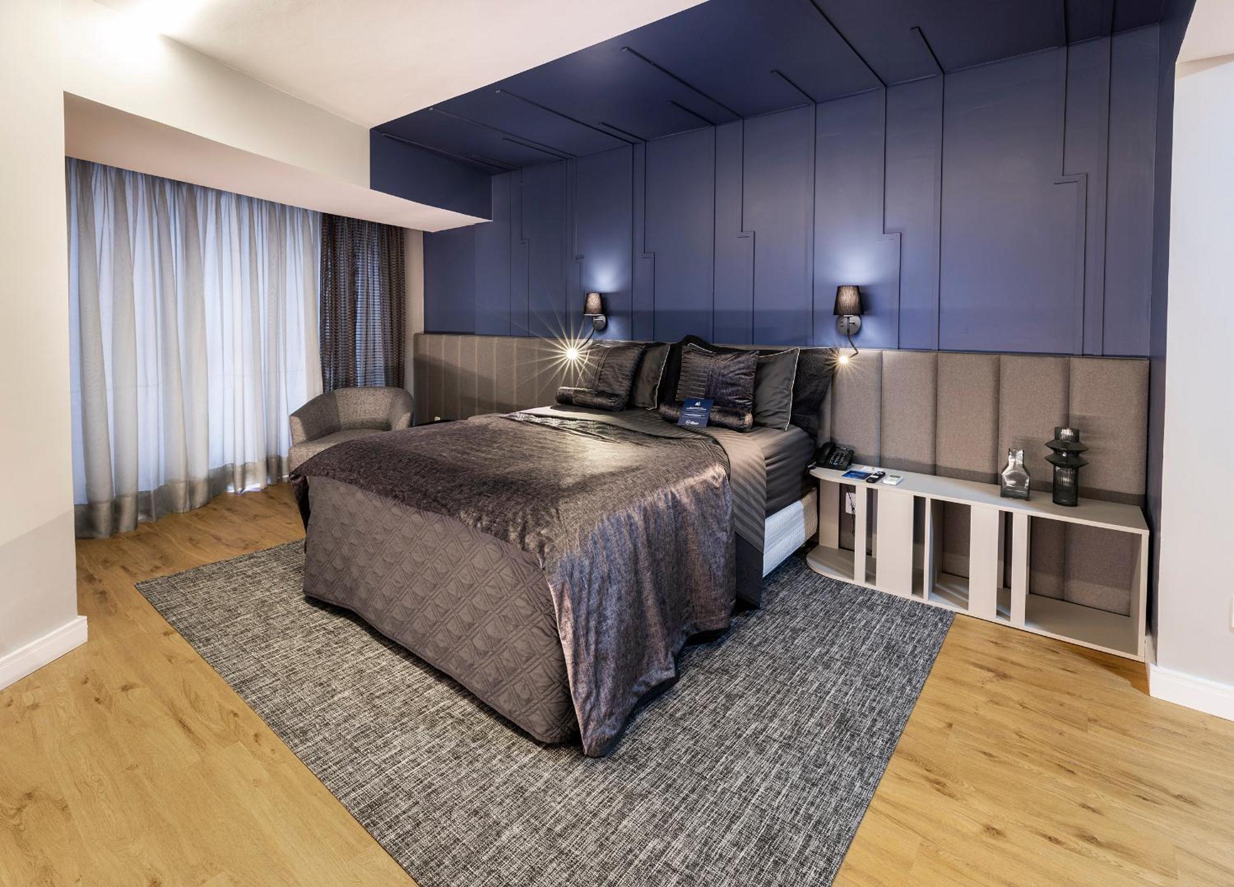 Deluxe Suite with Spa Bath