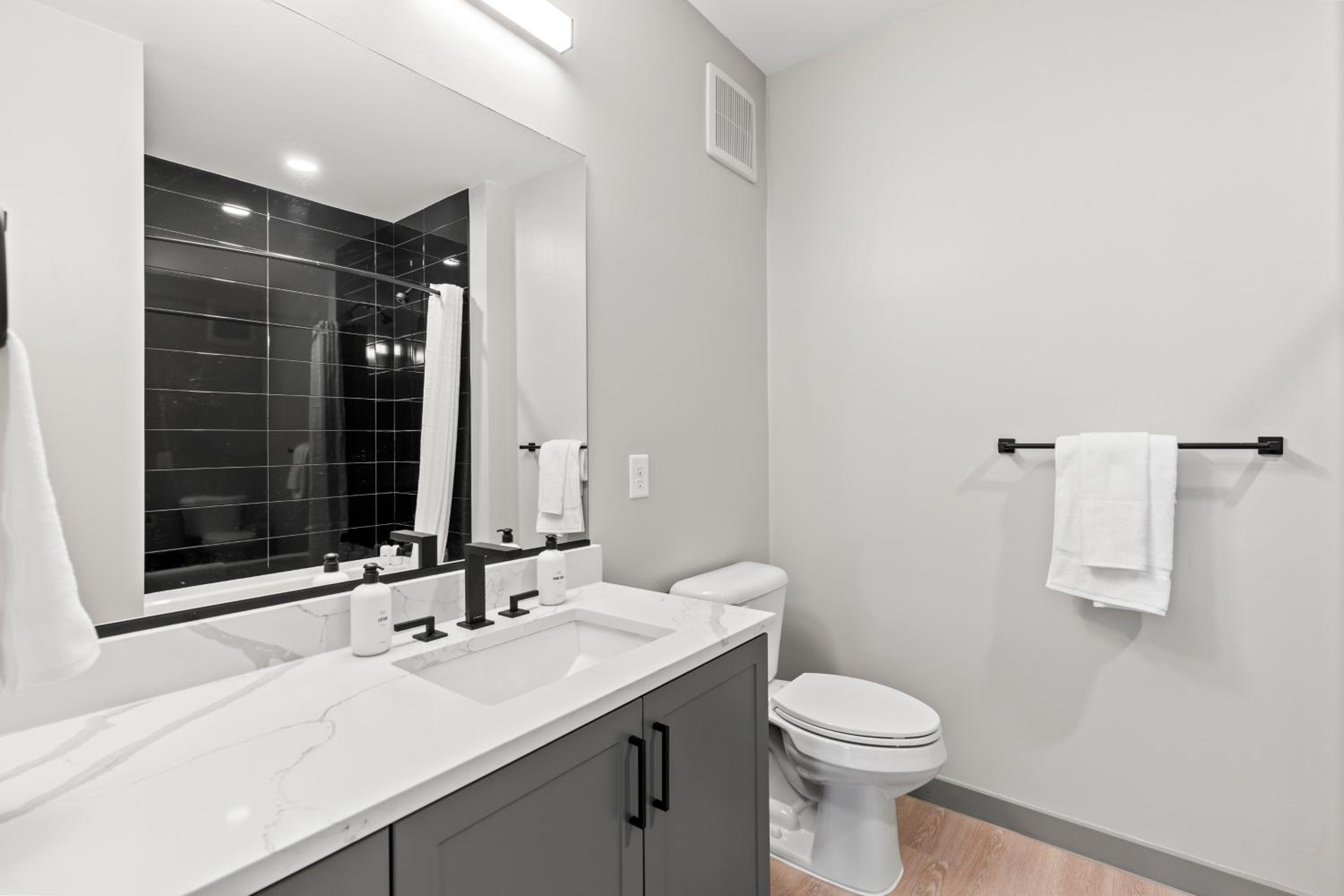 Premium Two Bedroom Apartment photo 3
