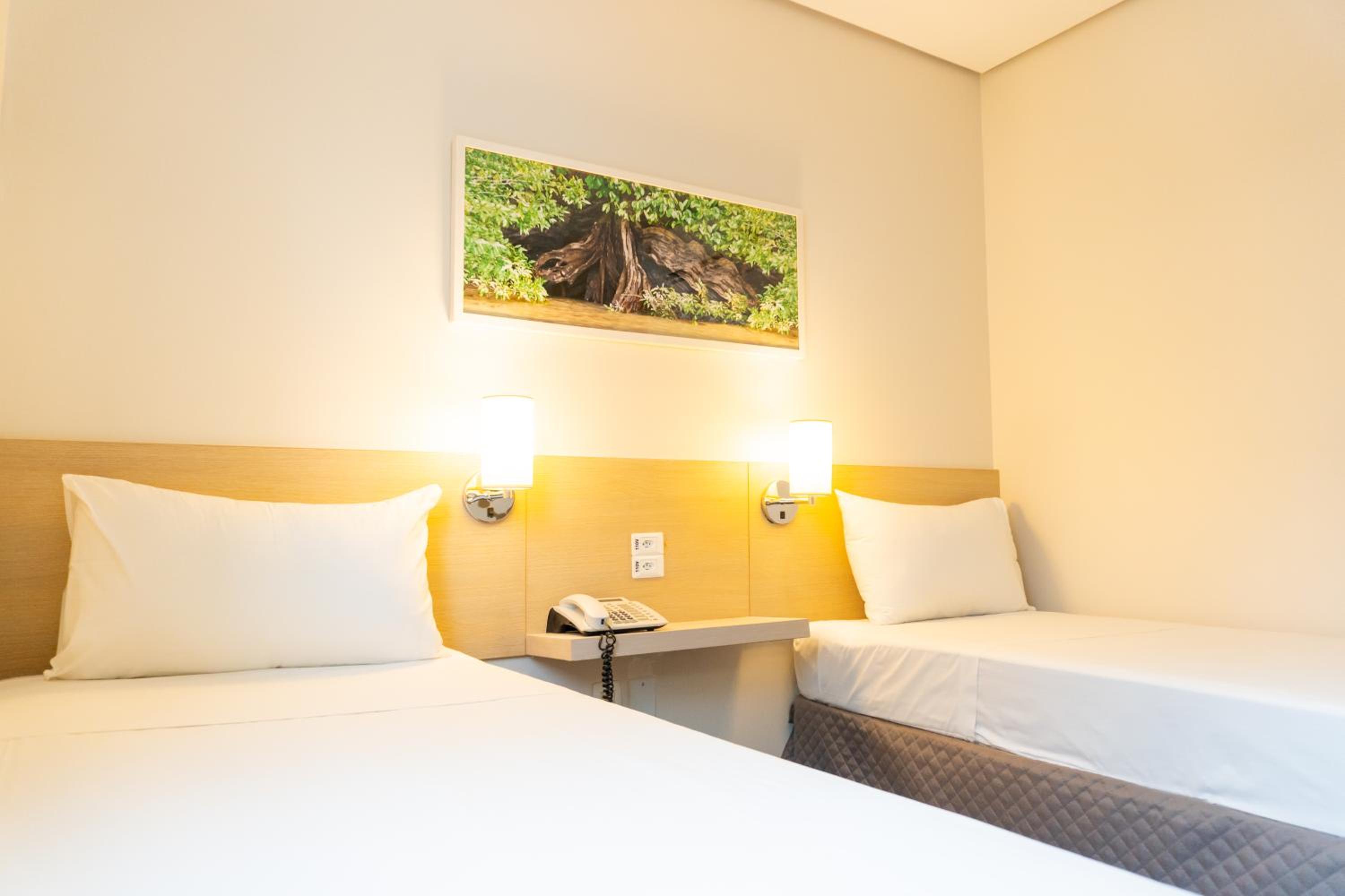 Standard Twin Room - Photo 1