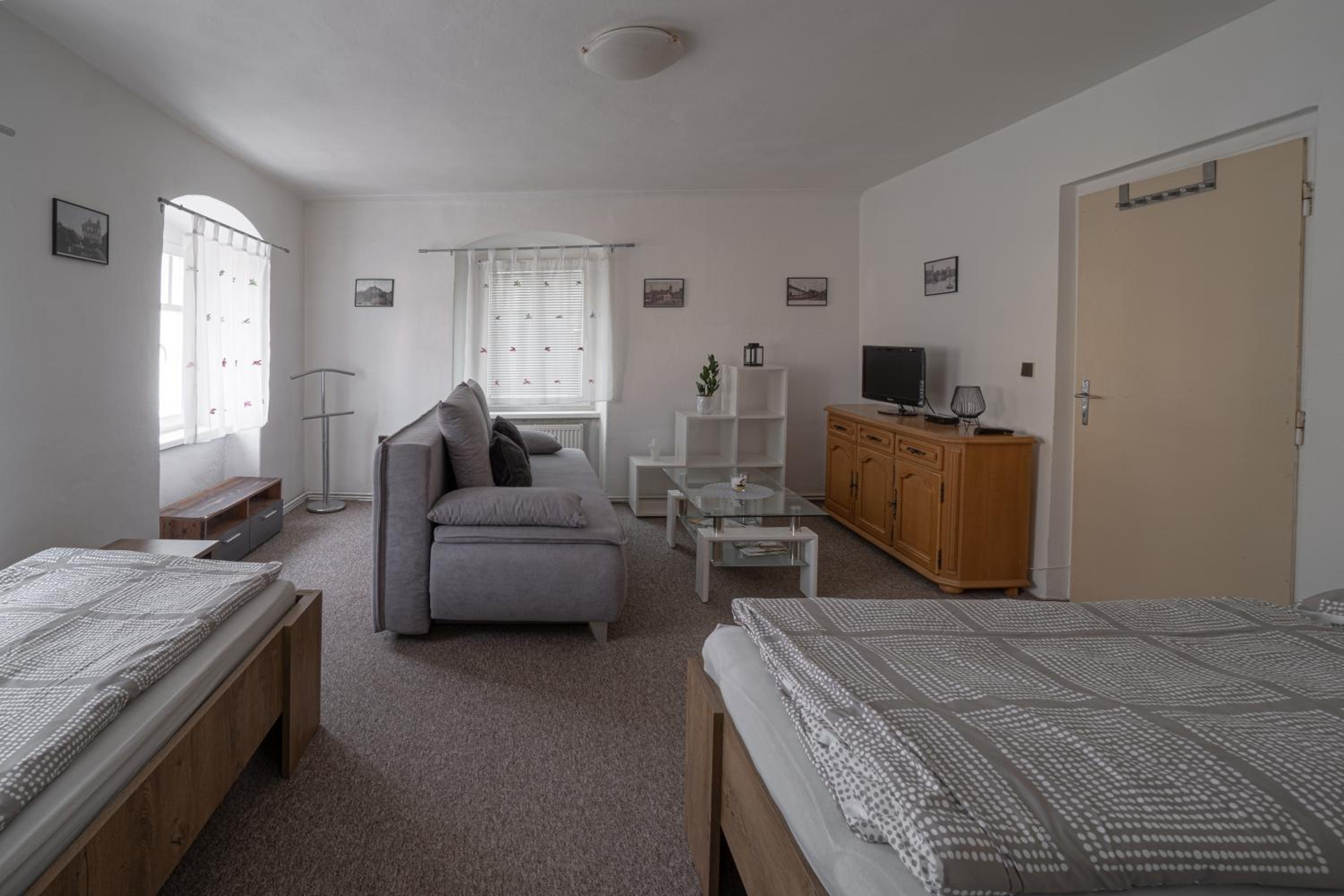 Two-Bedroom Apartment - Photo 5