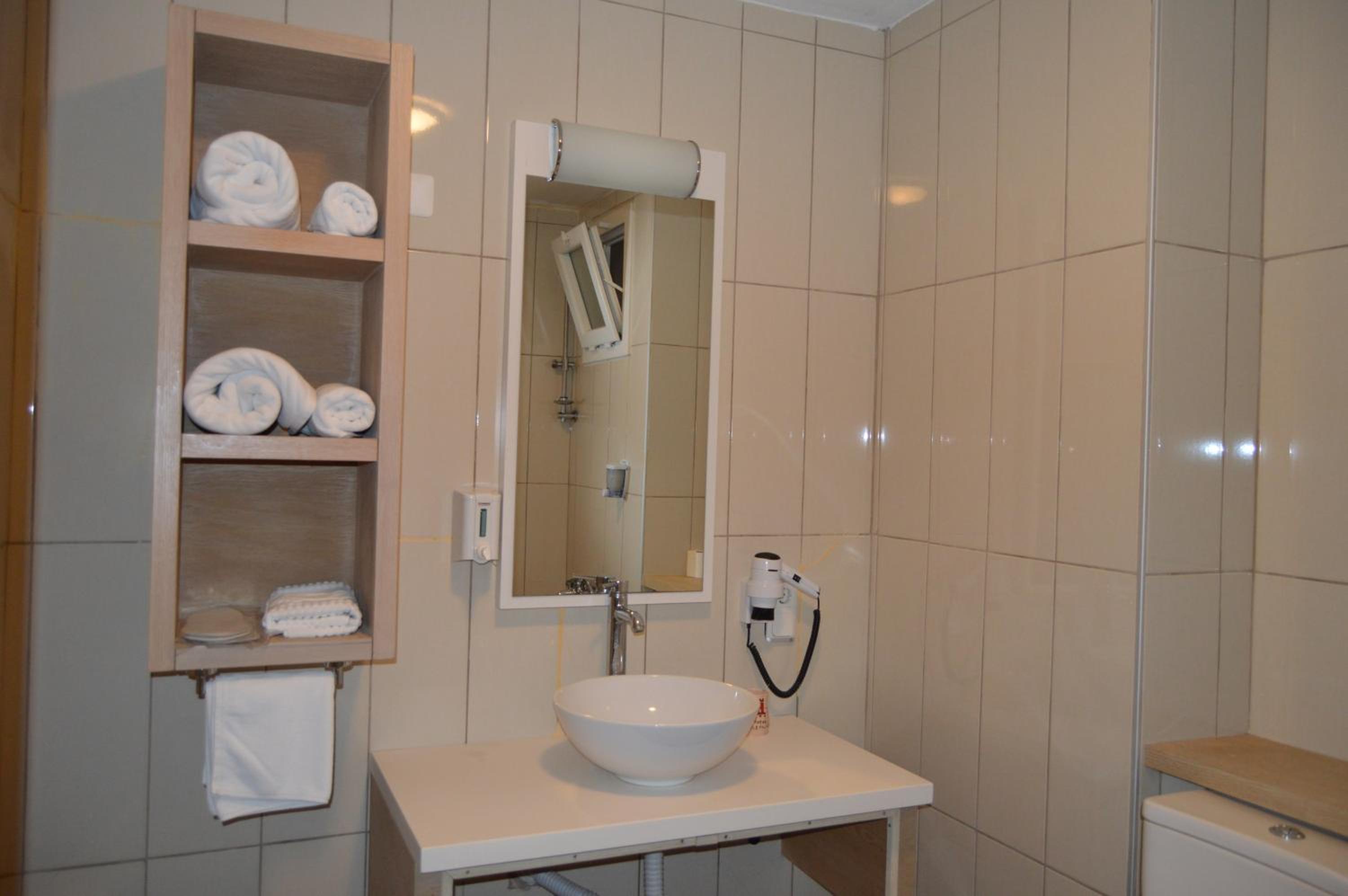 Standard Double or Twin Room photo 3