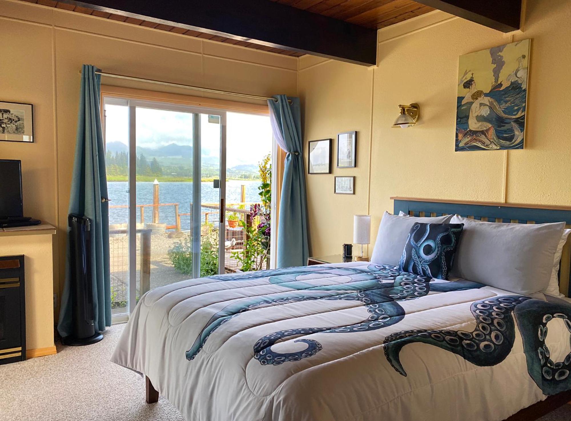 Queen Room with Spa Bath