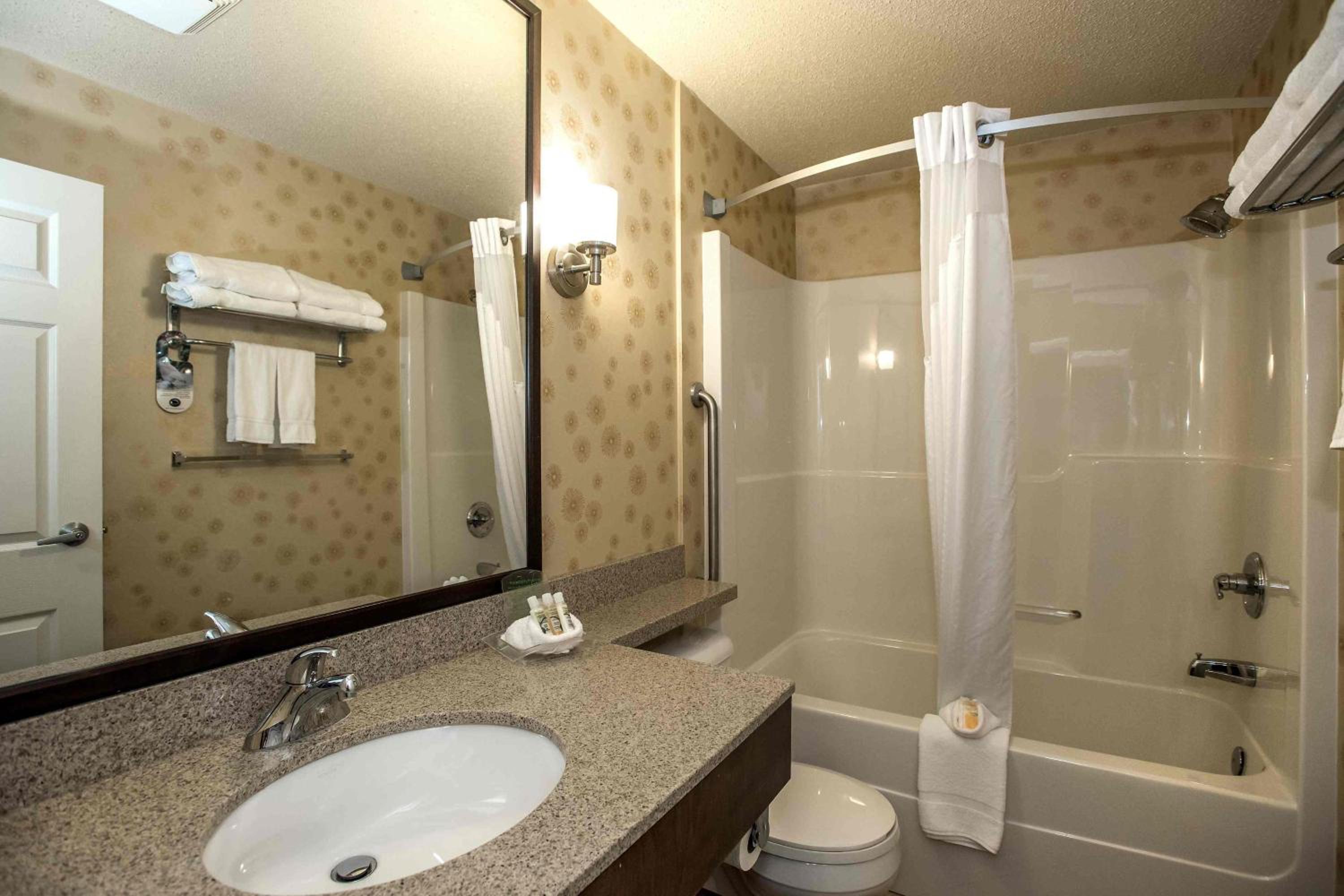 One-Bedroom Executive Board Room with Two Queen Beds - Photo 5