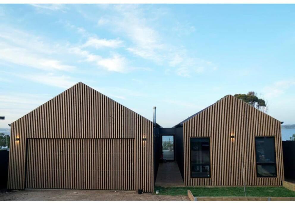 Three-Bedroom House photo 2