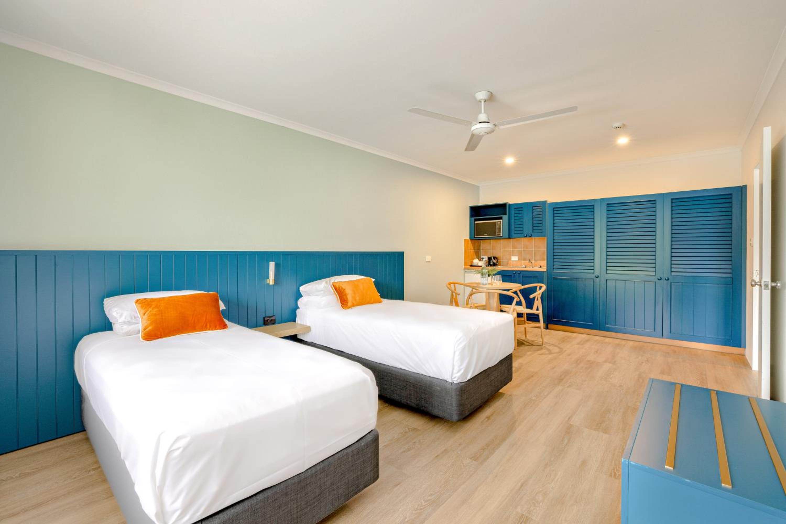 Family Room with One Queen and Two Twin Beds - Photo 10