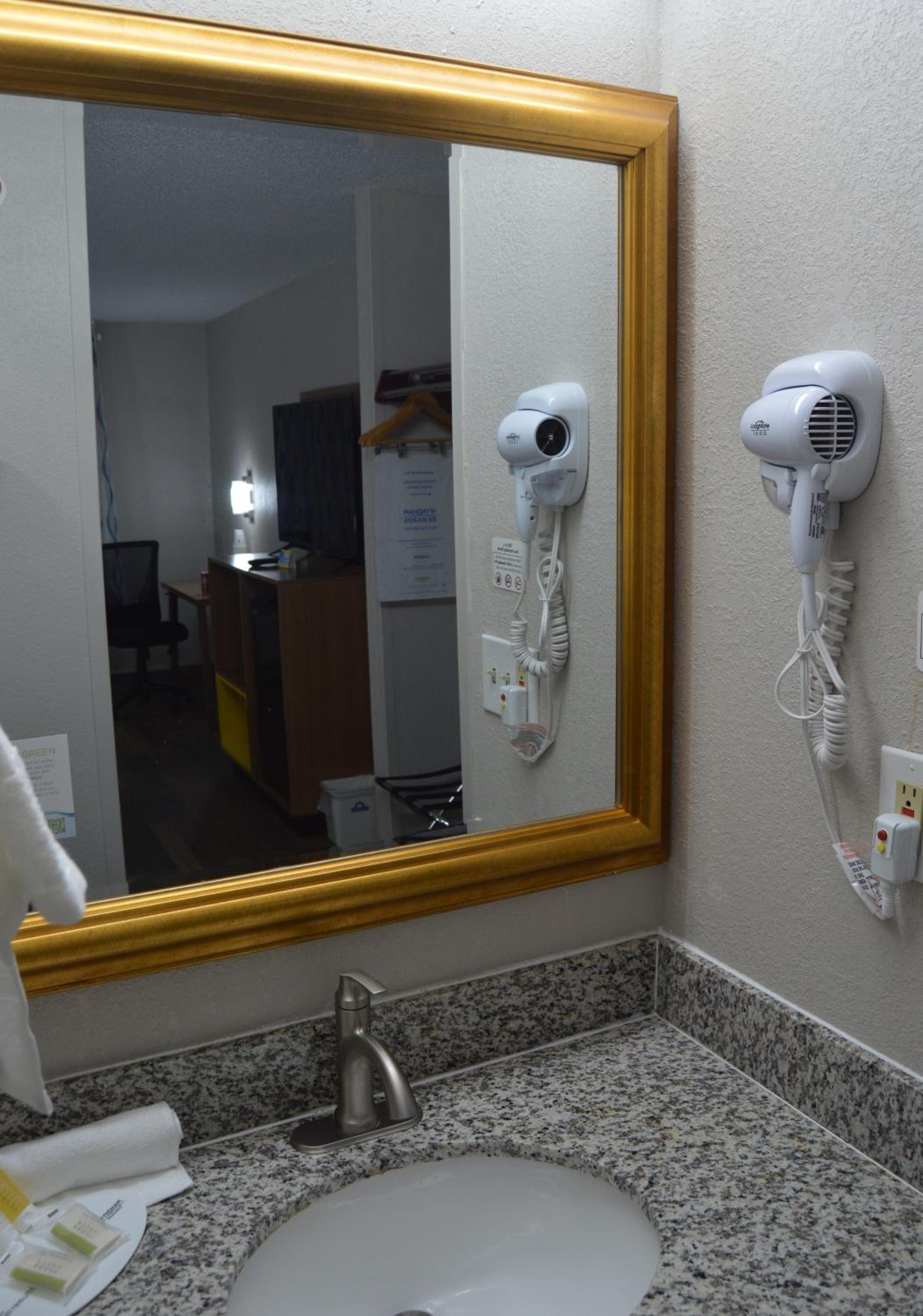 King Room - Non-Smoking - Photo 2