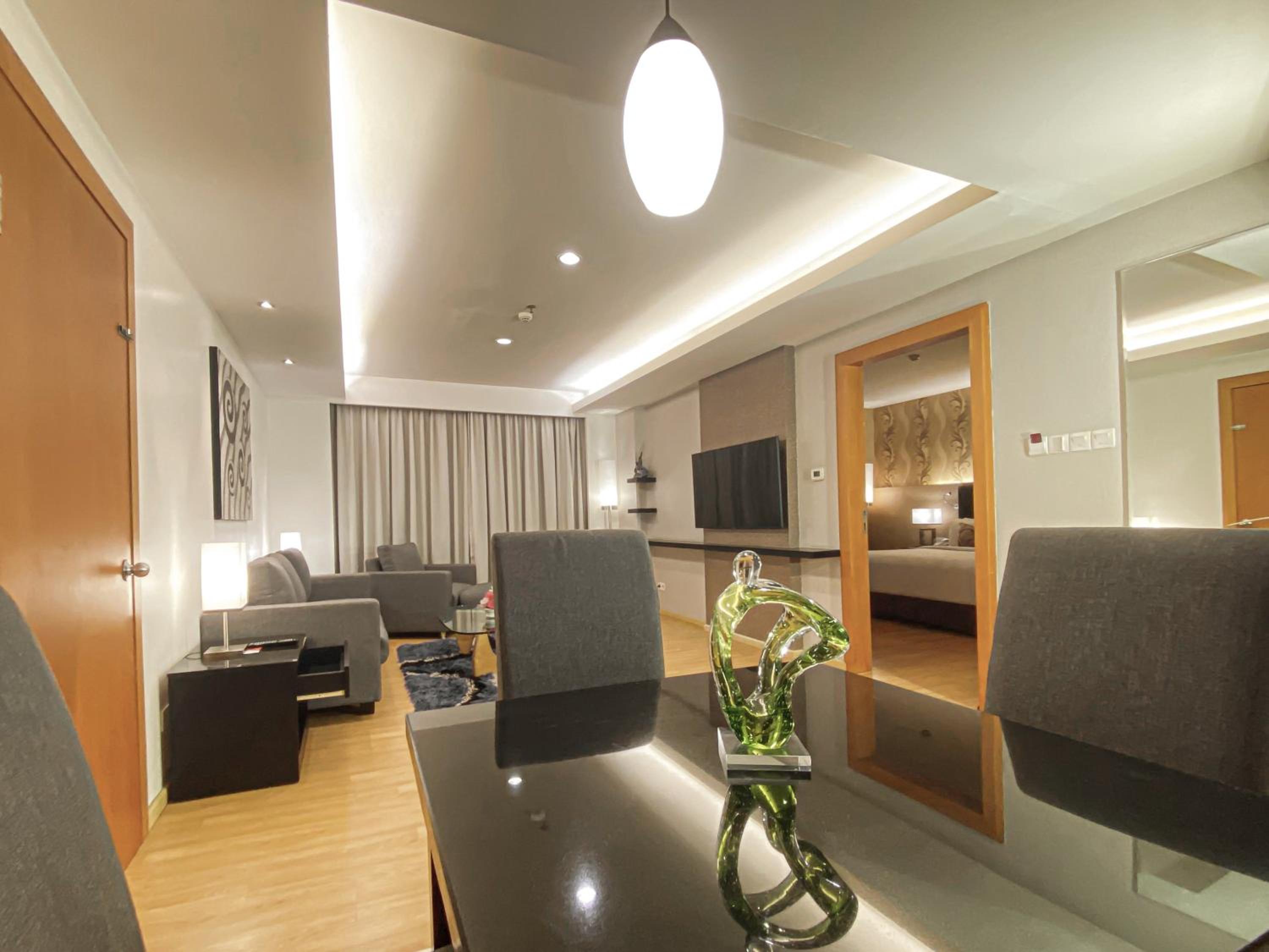 King Suite with Pool View - Photo 1