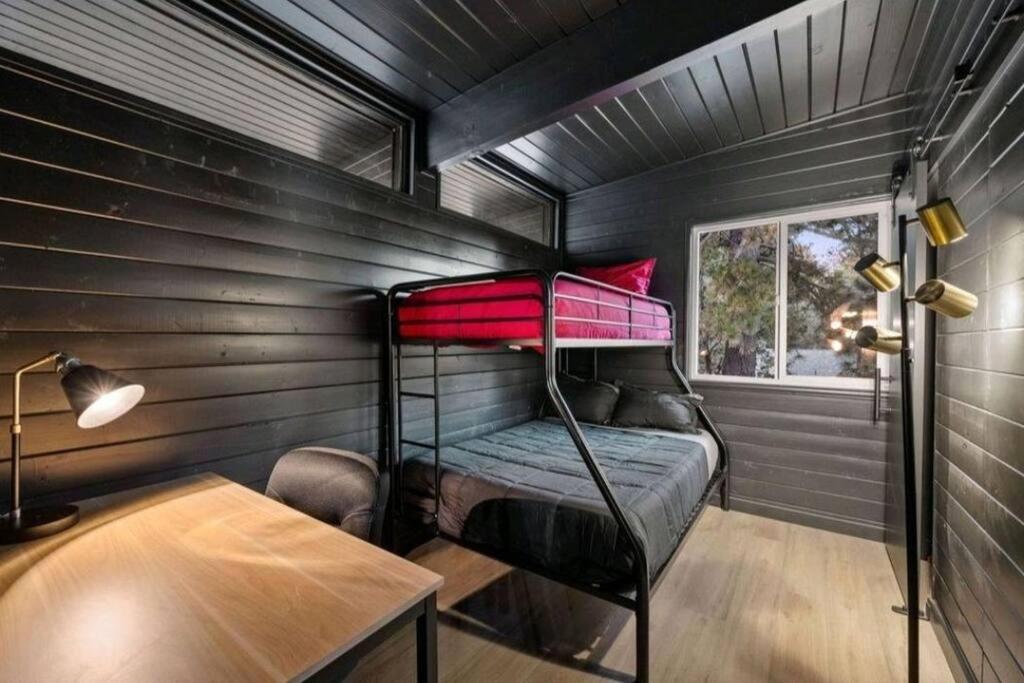 Three-Bedroom House photo 2