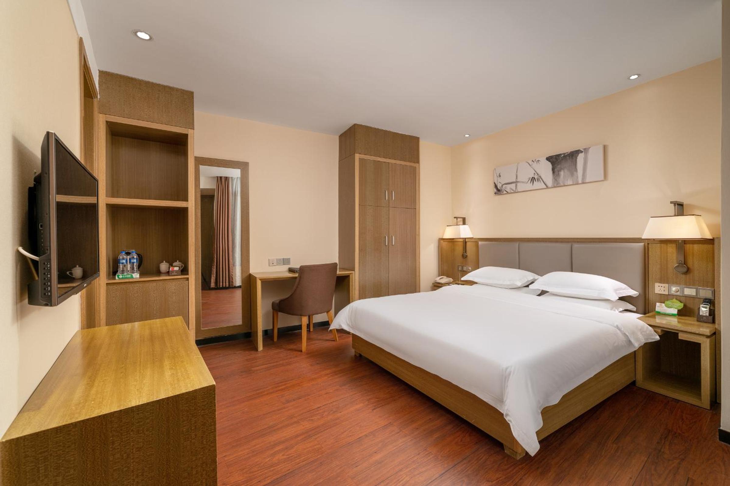 Deluxe Business Queen Room photo 1