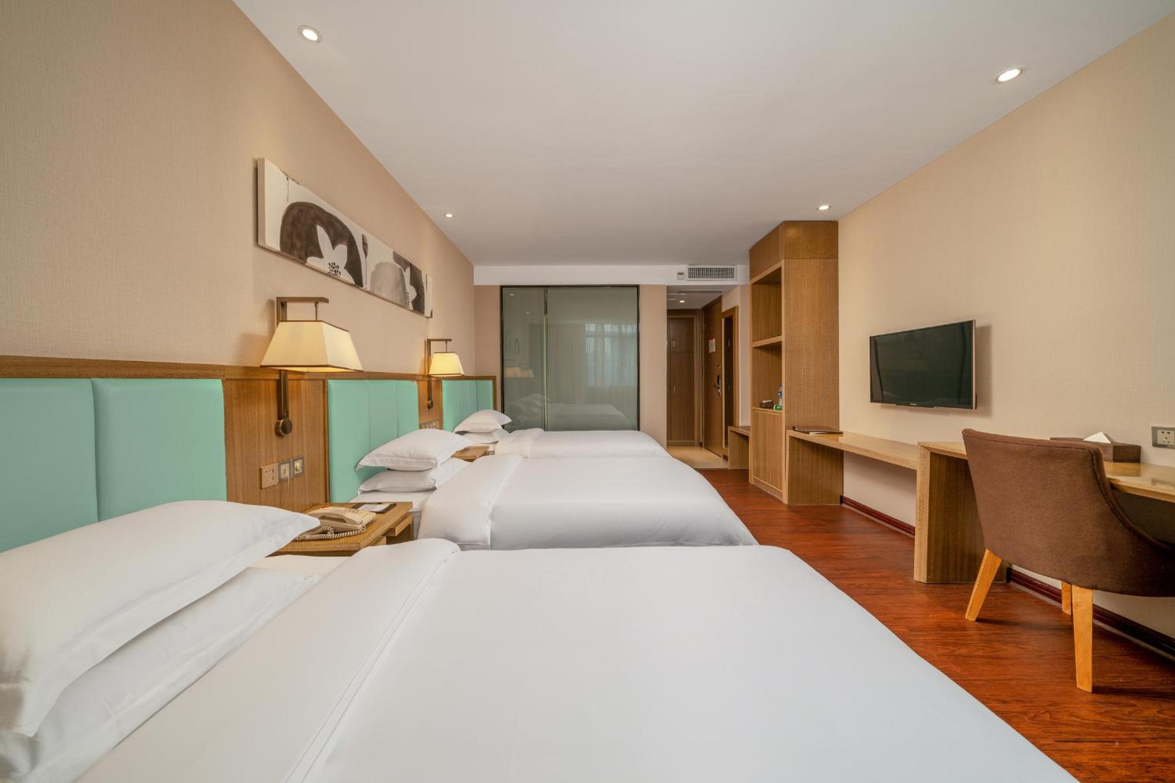 Deluxe Triple Room photo 2