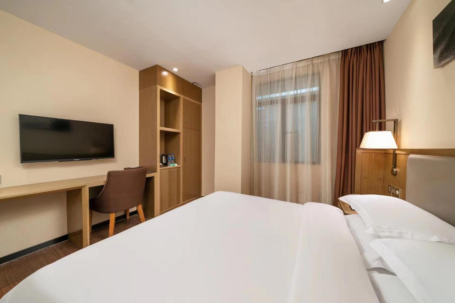 Standard King Room photo 2