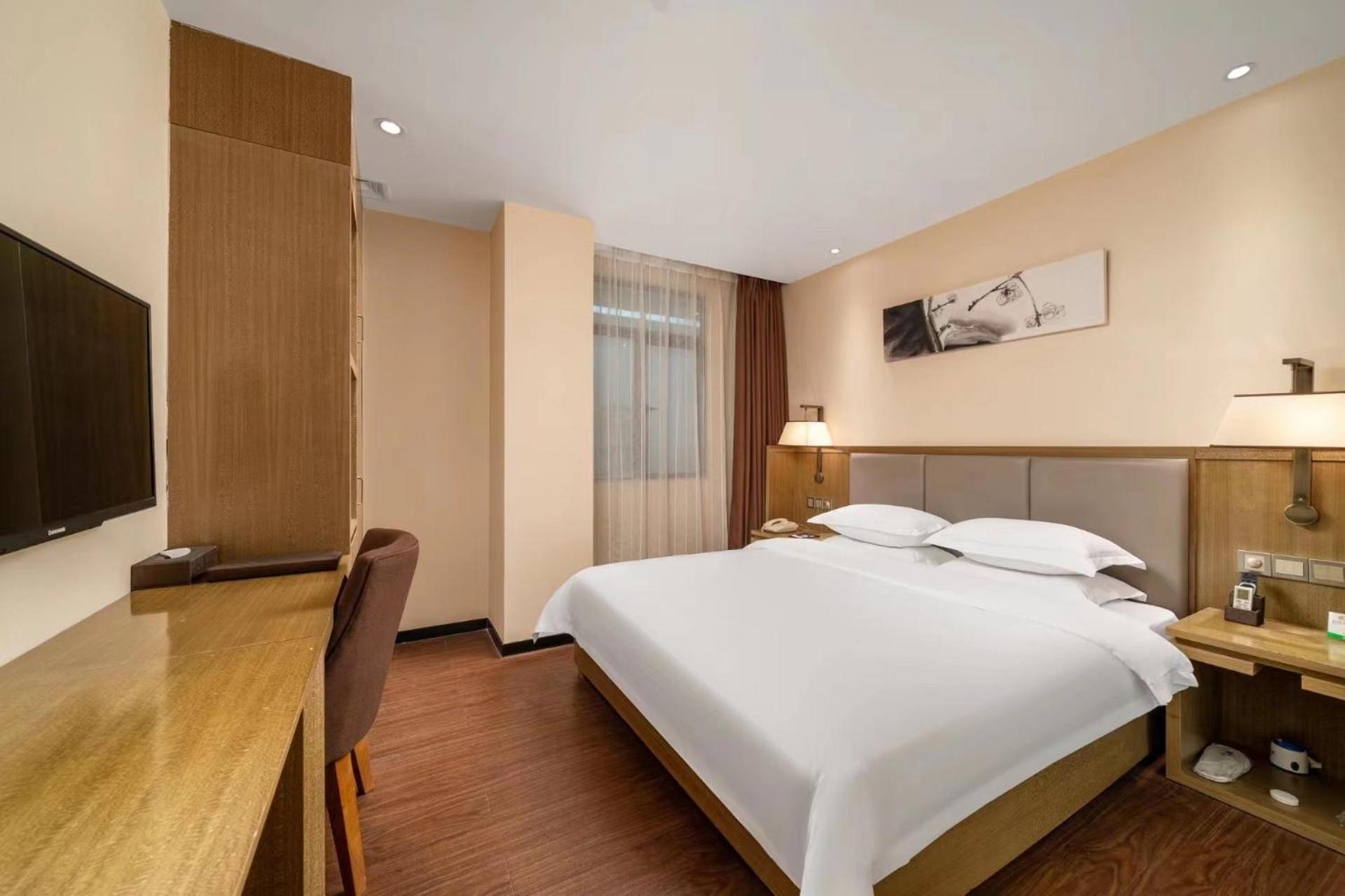 Standard King Room photo 1