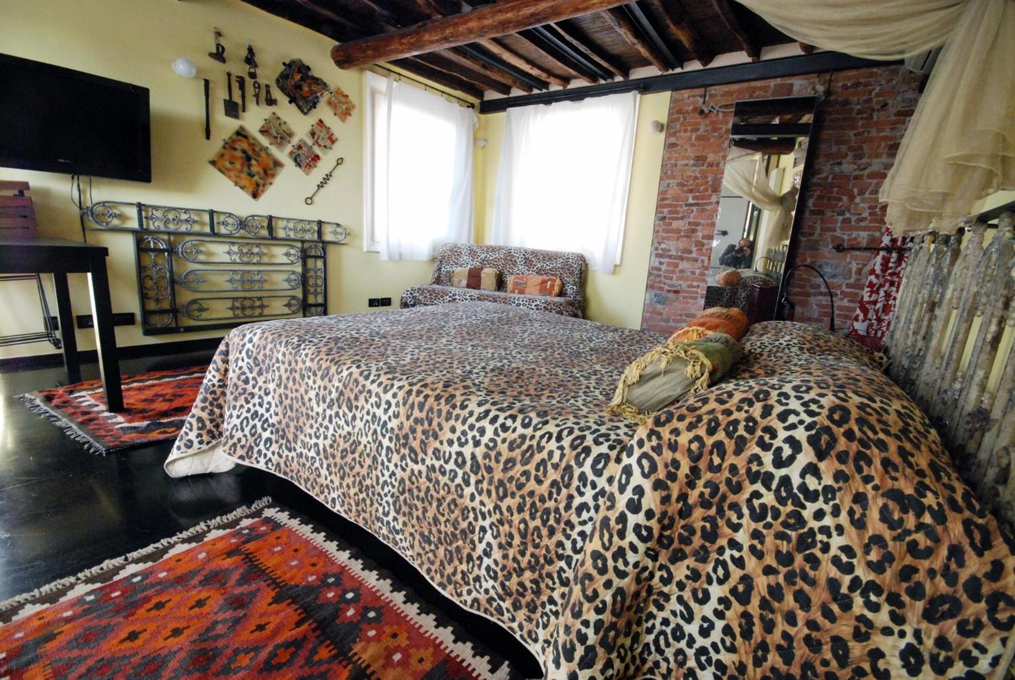 Penthouse Studio with City View - Photo 32