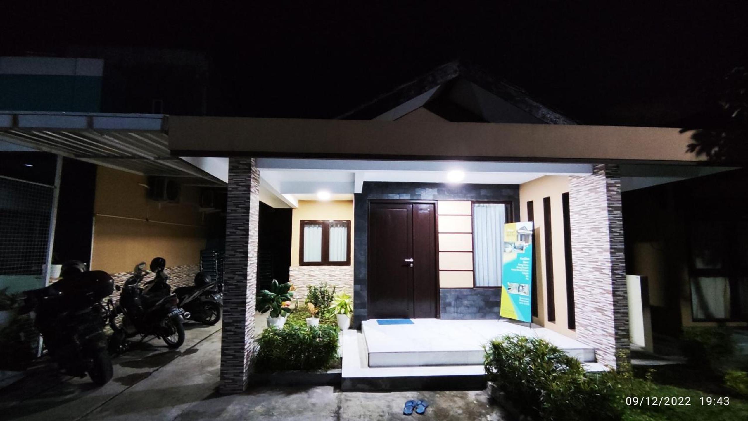 Three-Bedroom House photo 2