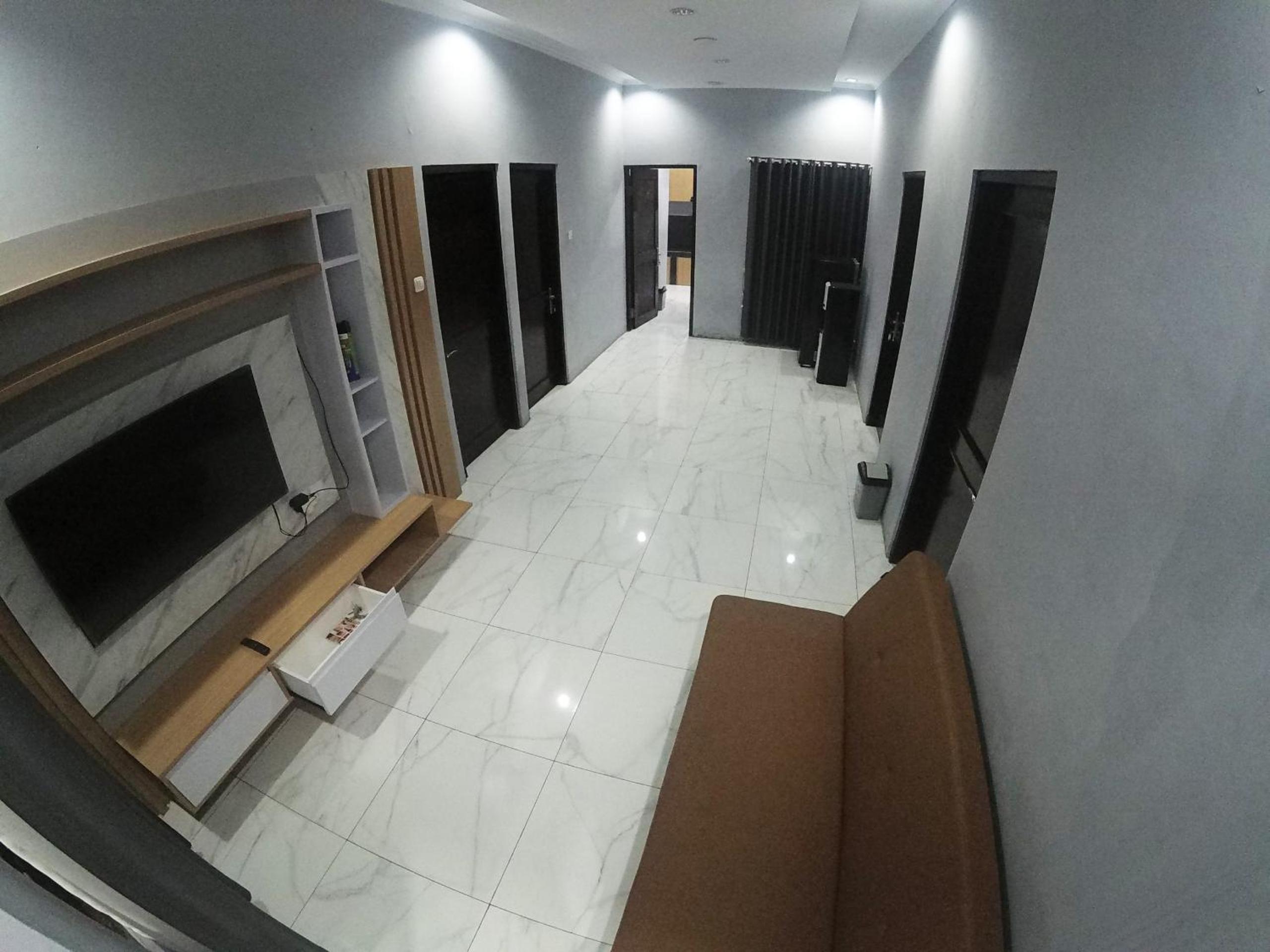 Three-Bedroom House photo 3