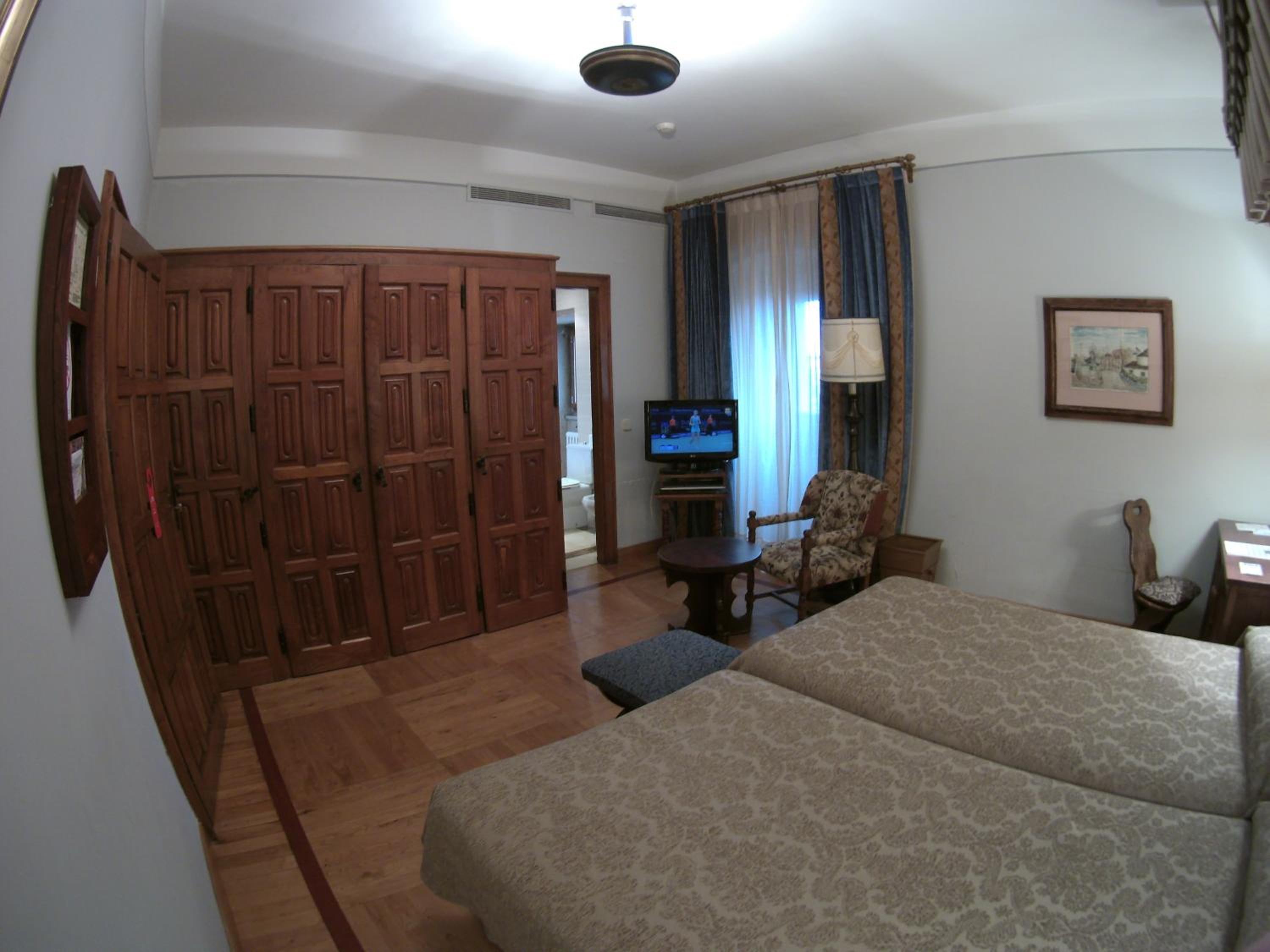 Standard Double Room - Photo 2