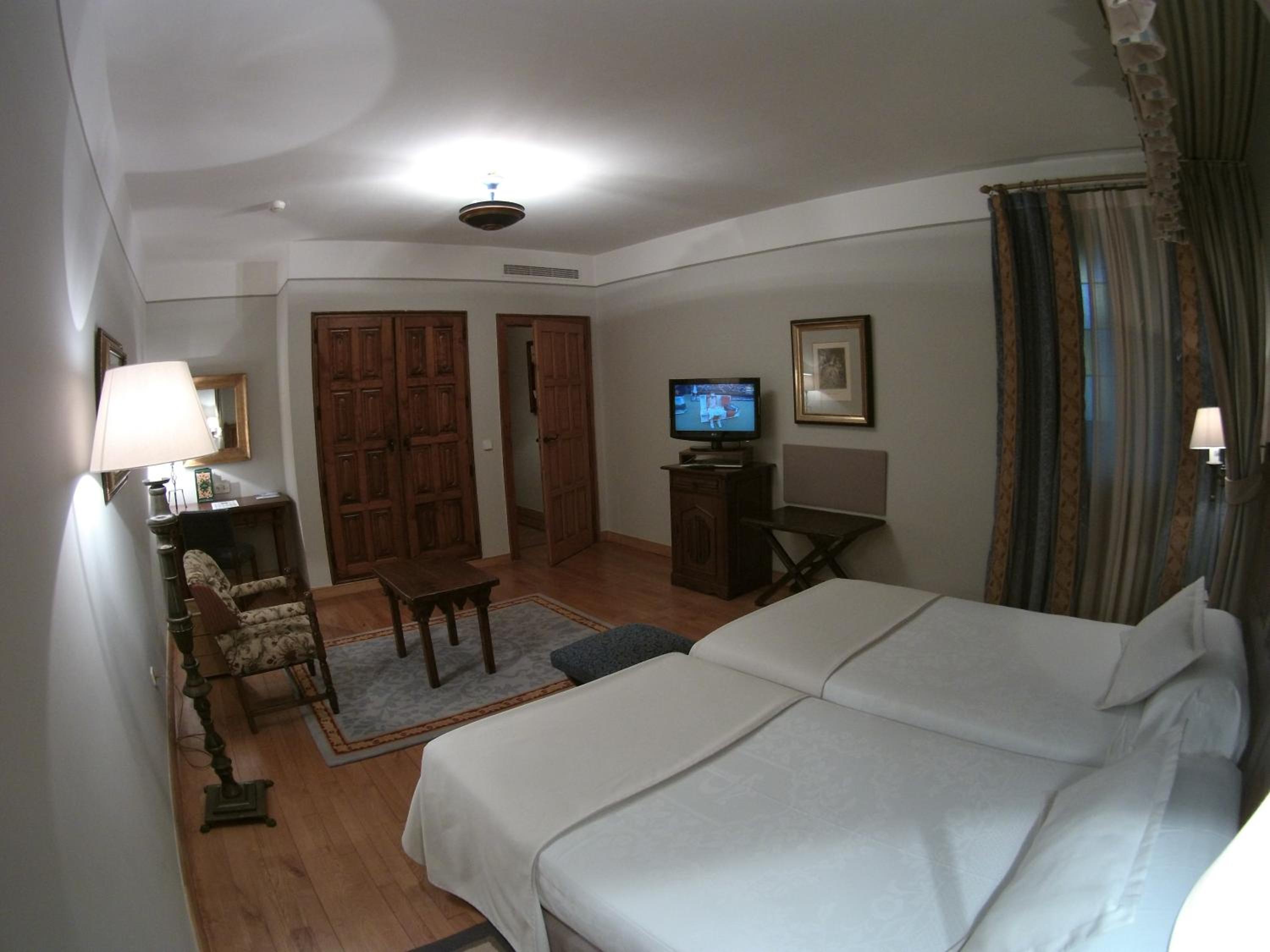 Standard Double Room - Photo 4