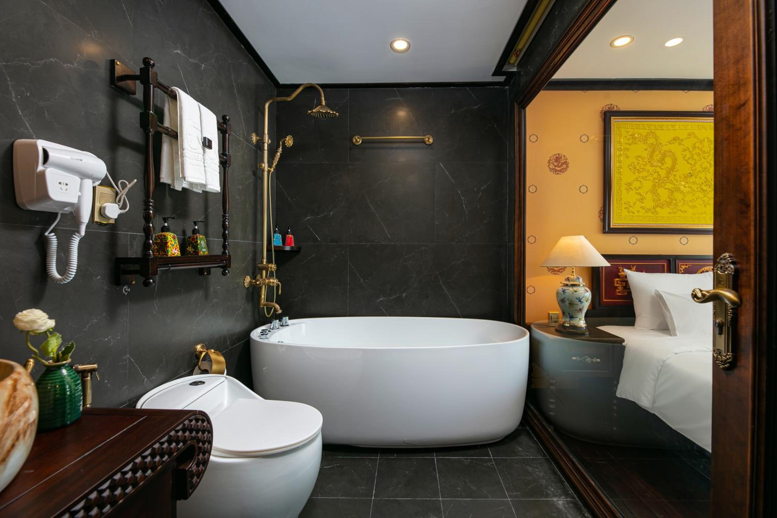 King Suite - Photo 15