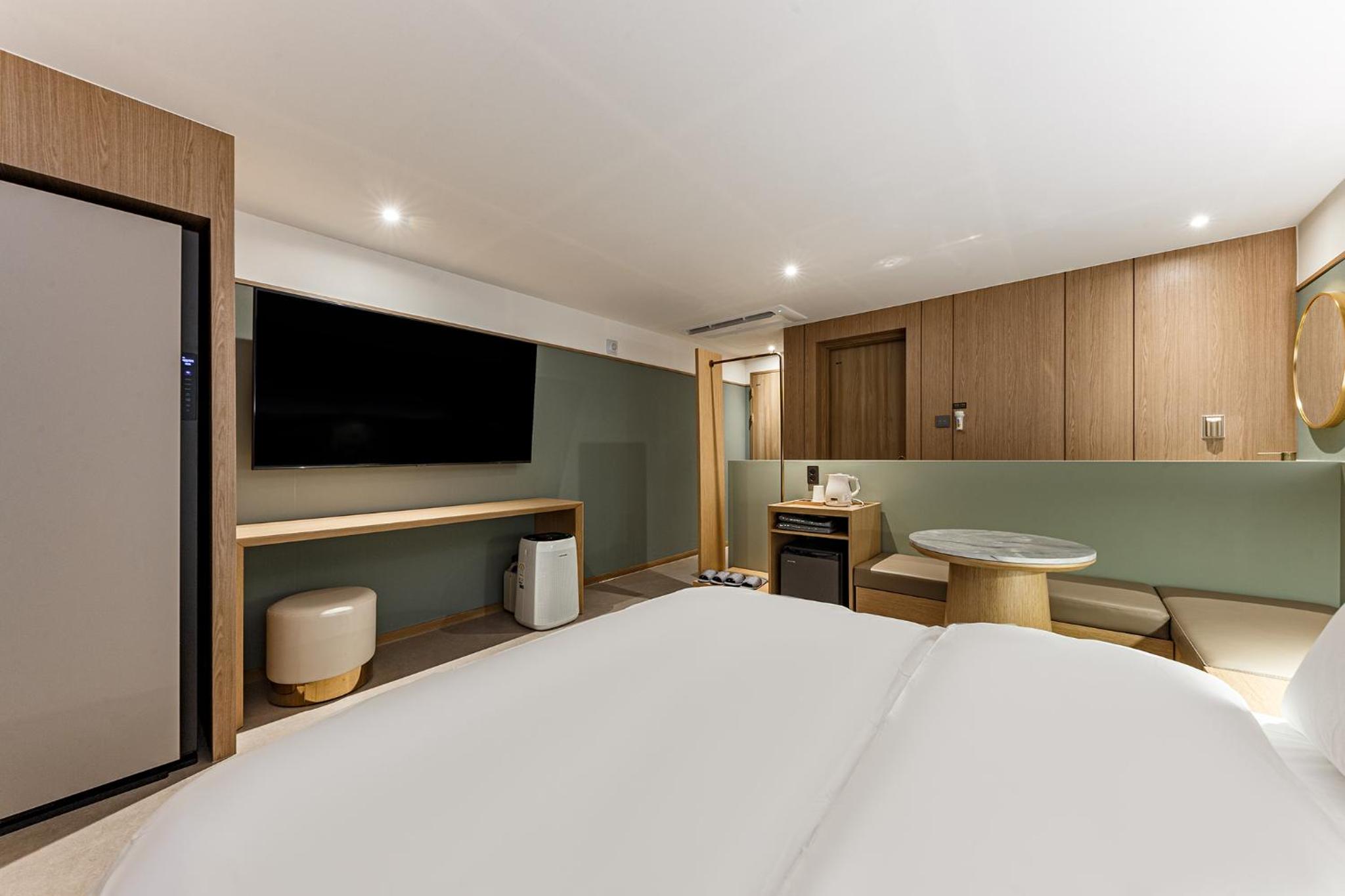 Deluxe Double Room with Bath photo 3