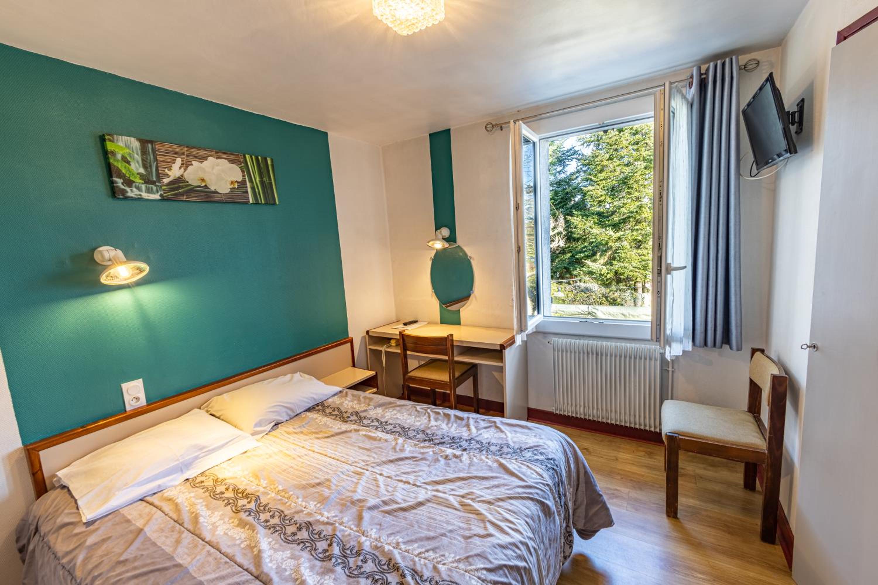 Budget Double Room photo 3