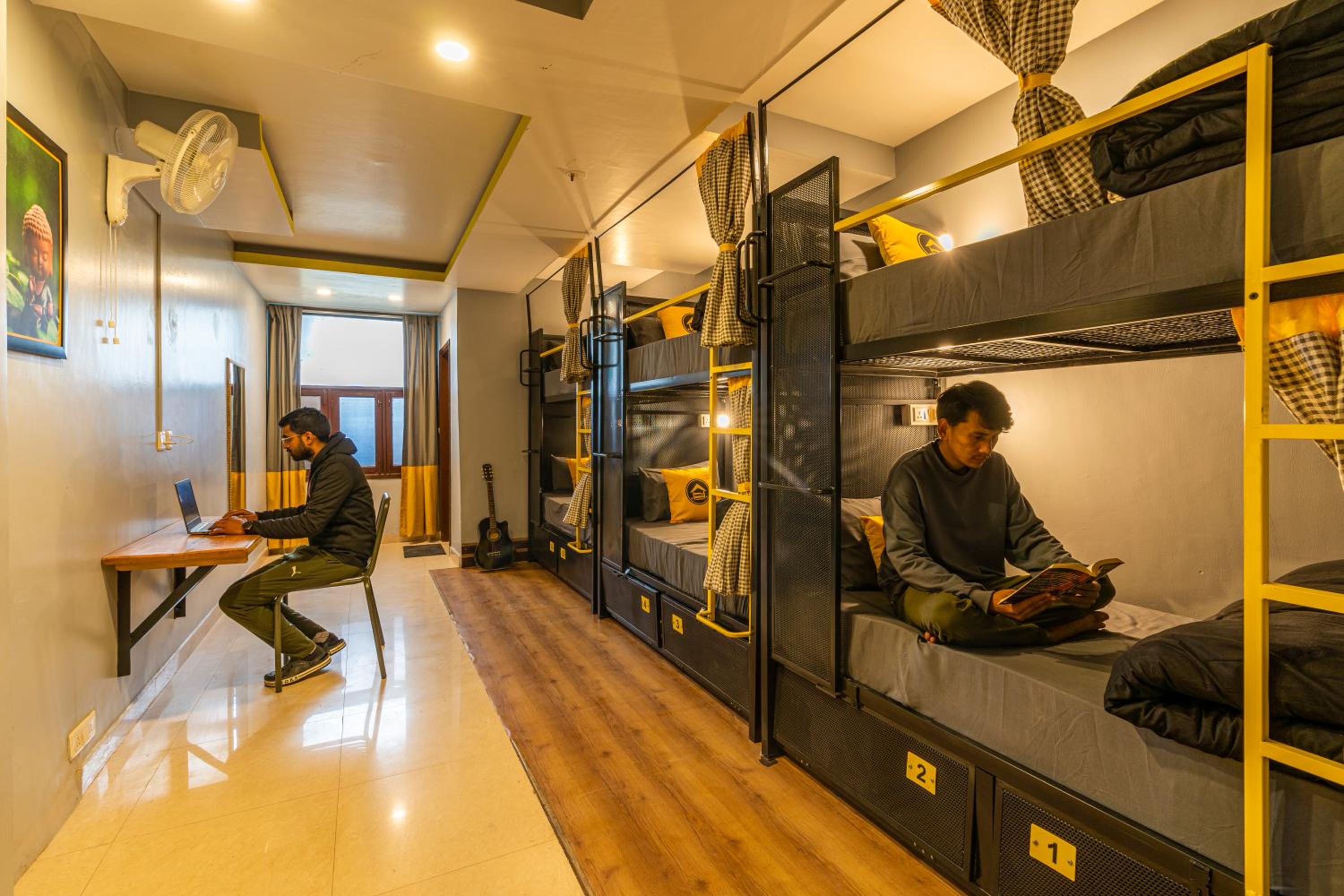 Bed in 6-Bed Mixed Dormitory Room photo 2