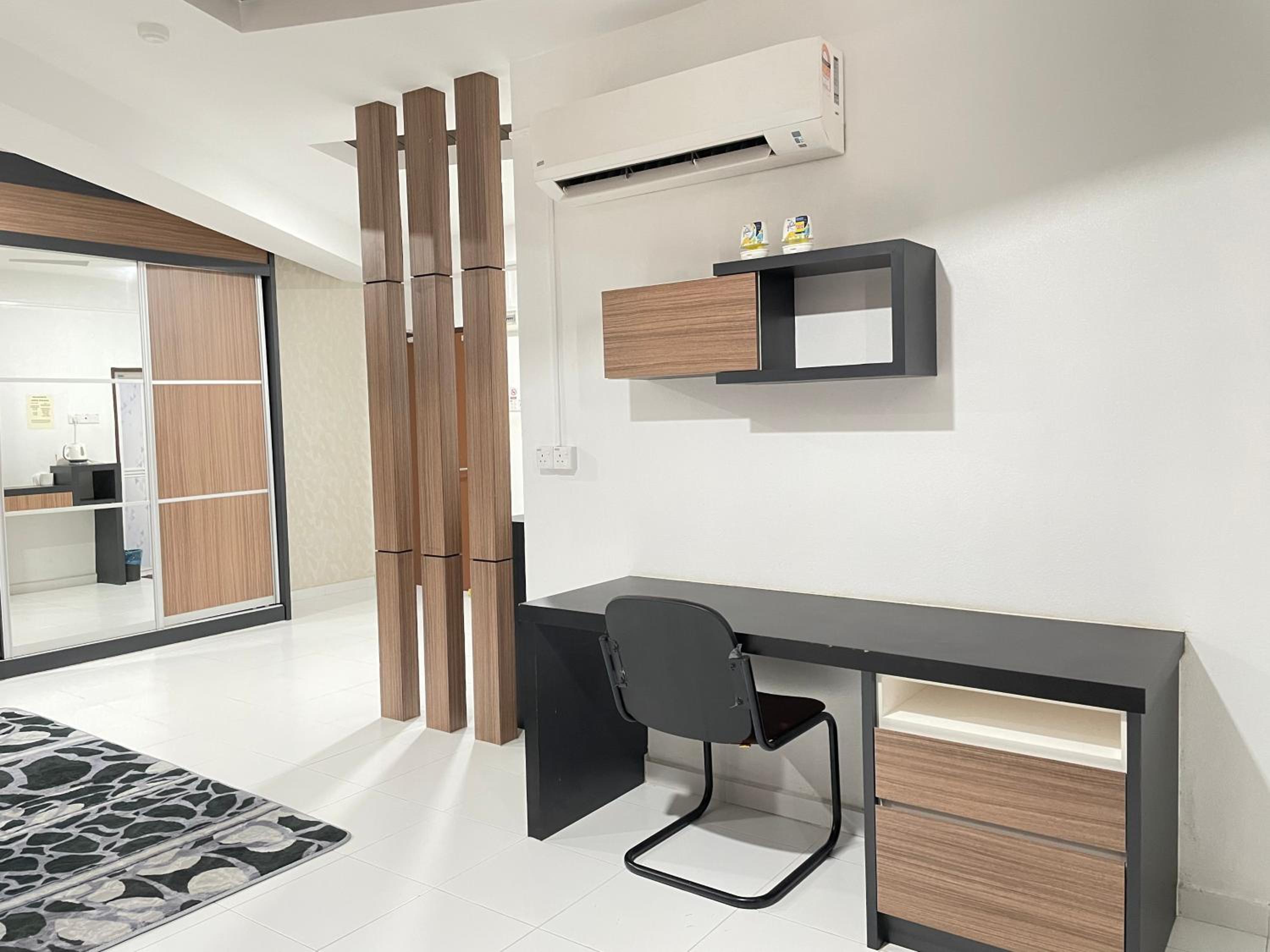 Deluxe King Room - Photo 2