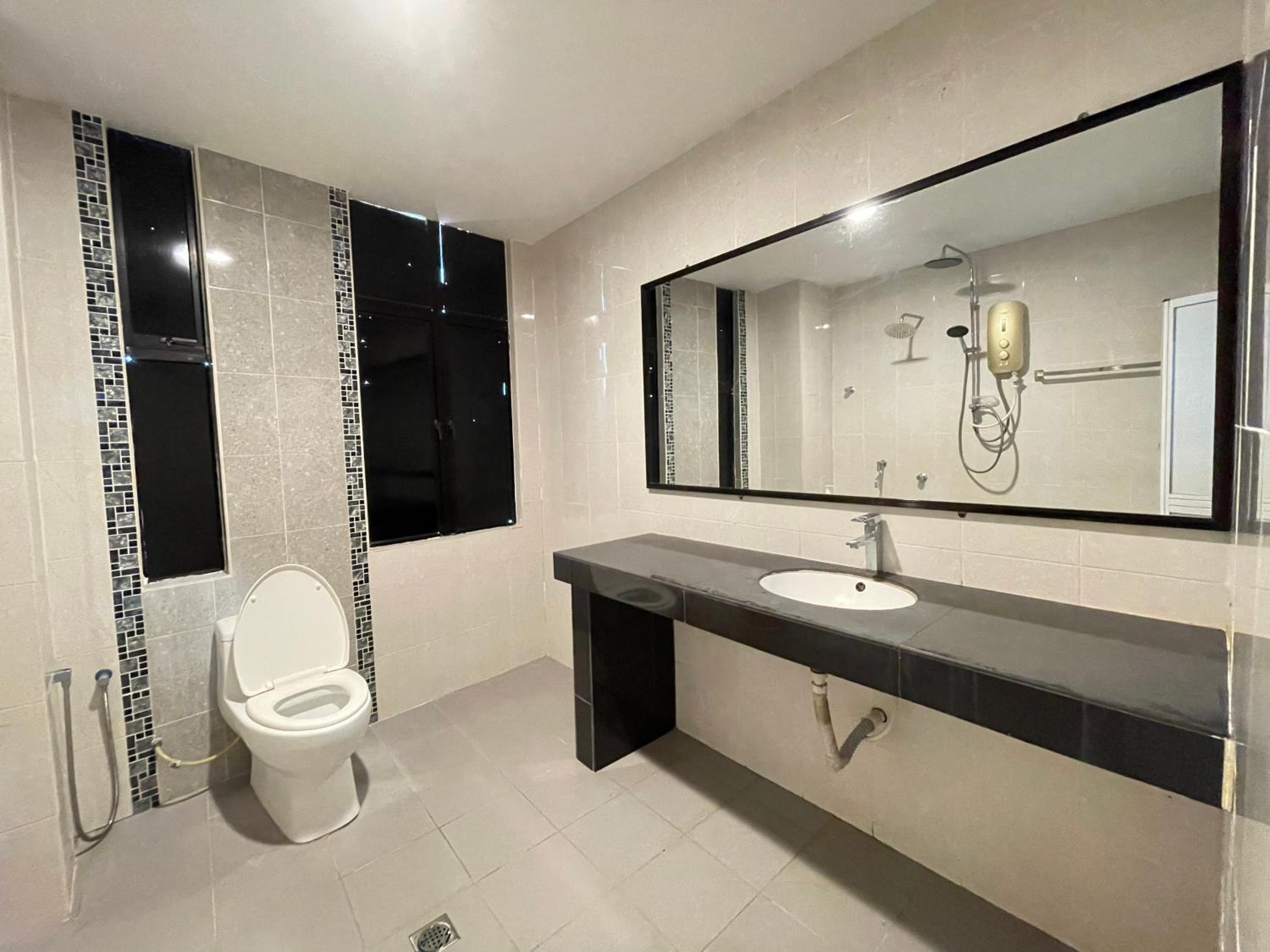 Deluxe King Room - Photo 3