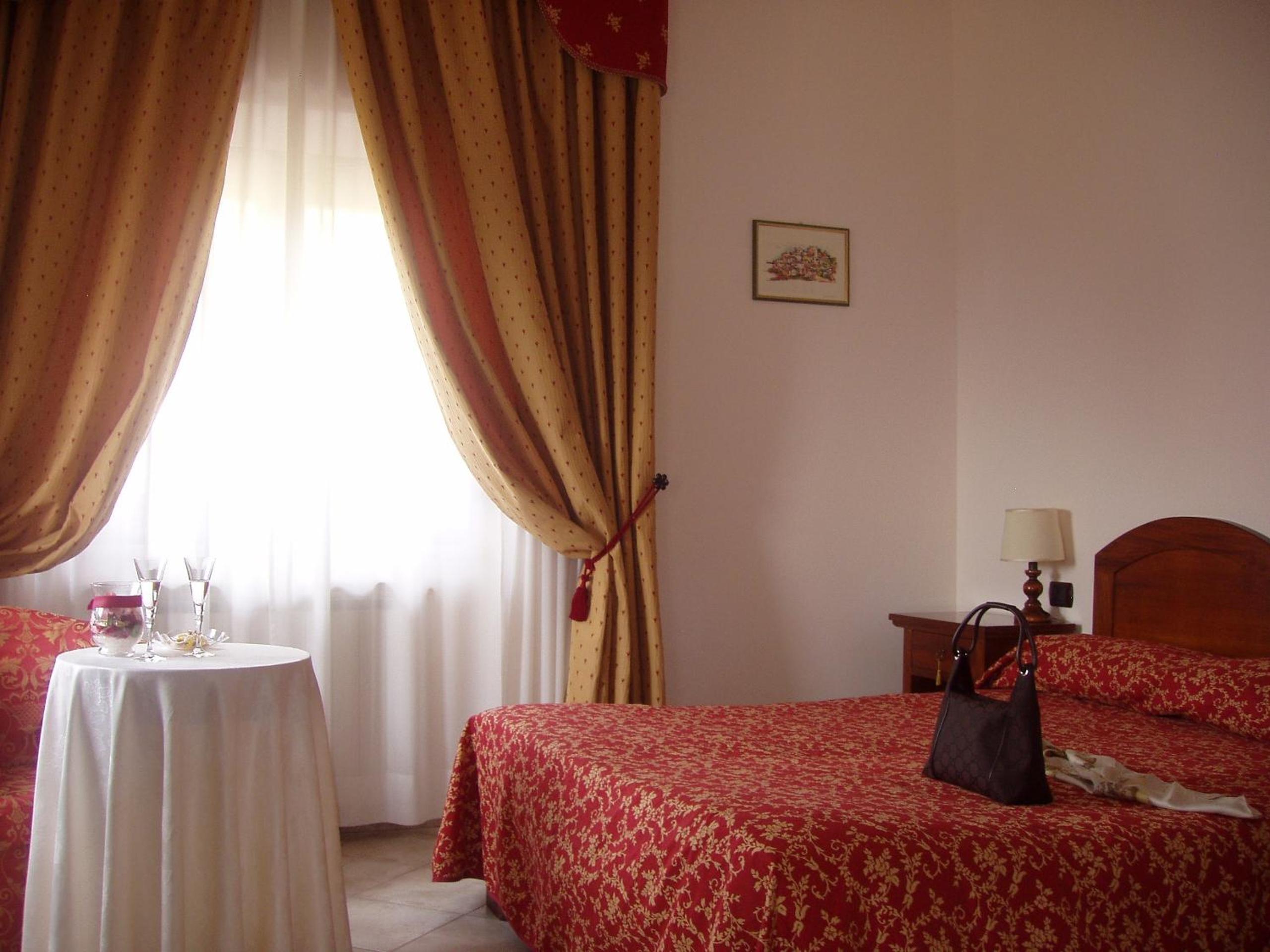 Double or Twin Room - Photo 10
