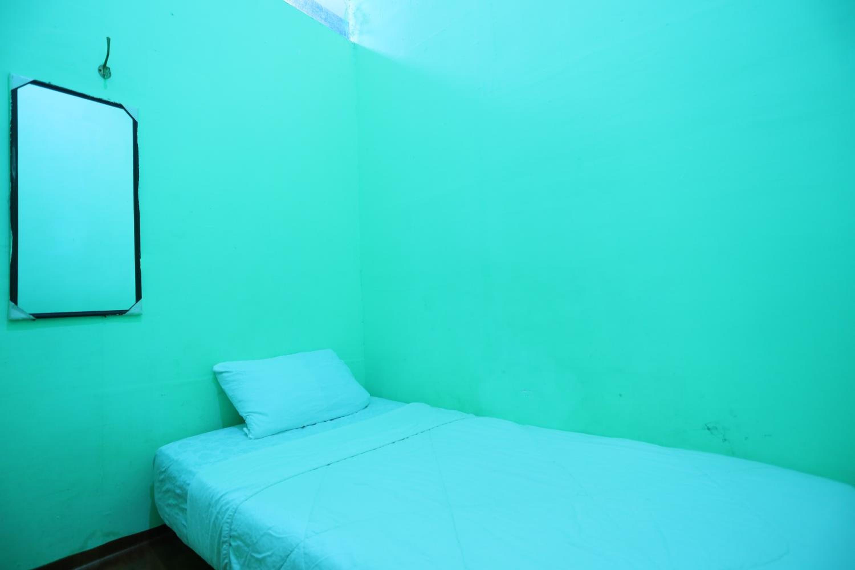 Small Single Room photo 1