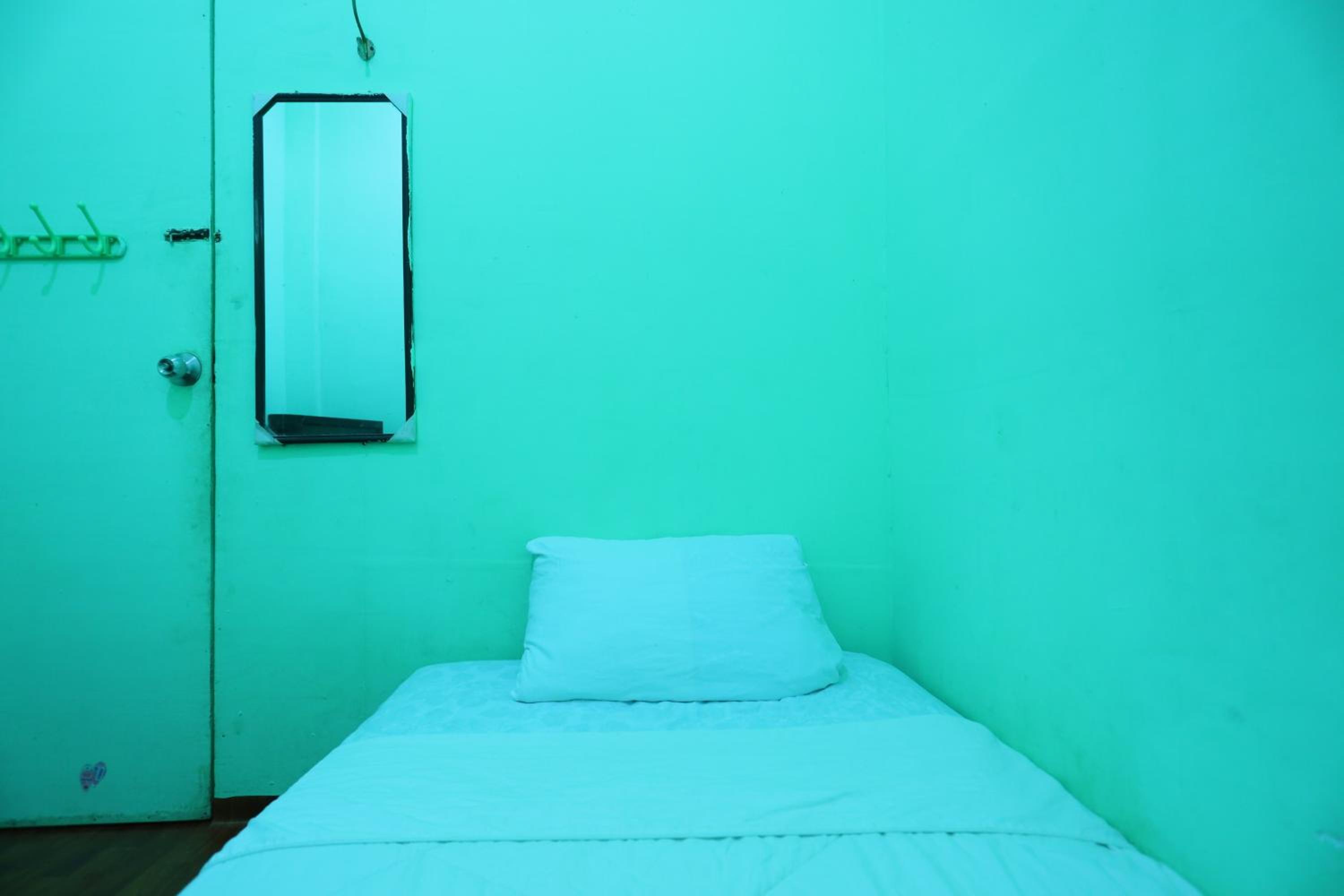 Small Single Room photo 2
