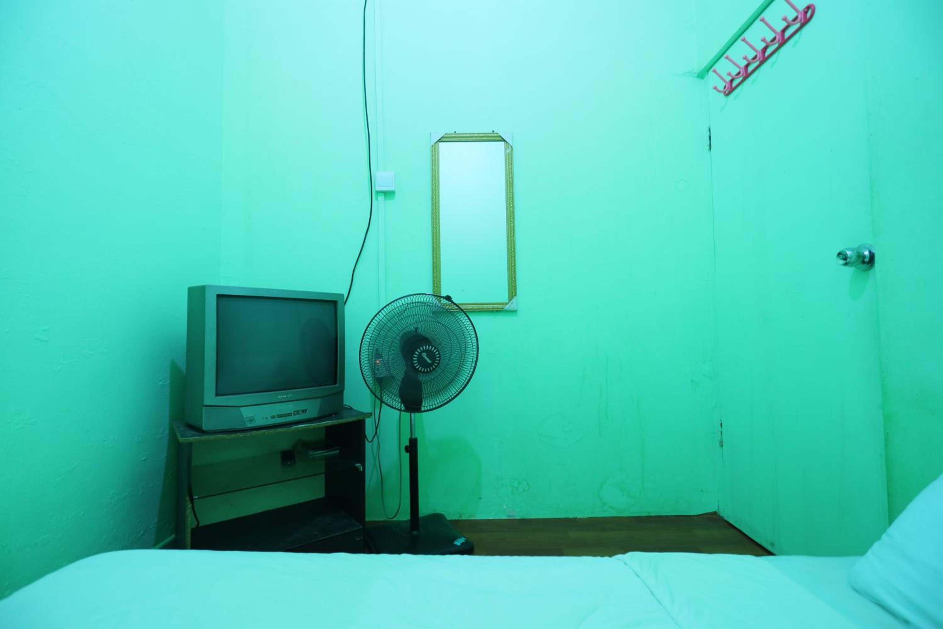 Budget Double Room - Photo 3